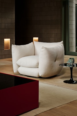 Perron Pillo Lounge Chair Saarinen Side Table D