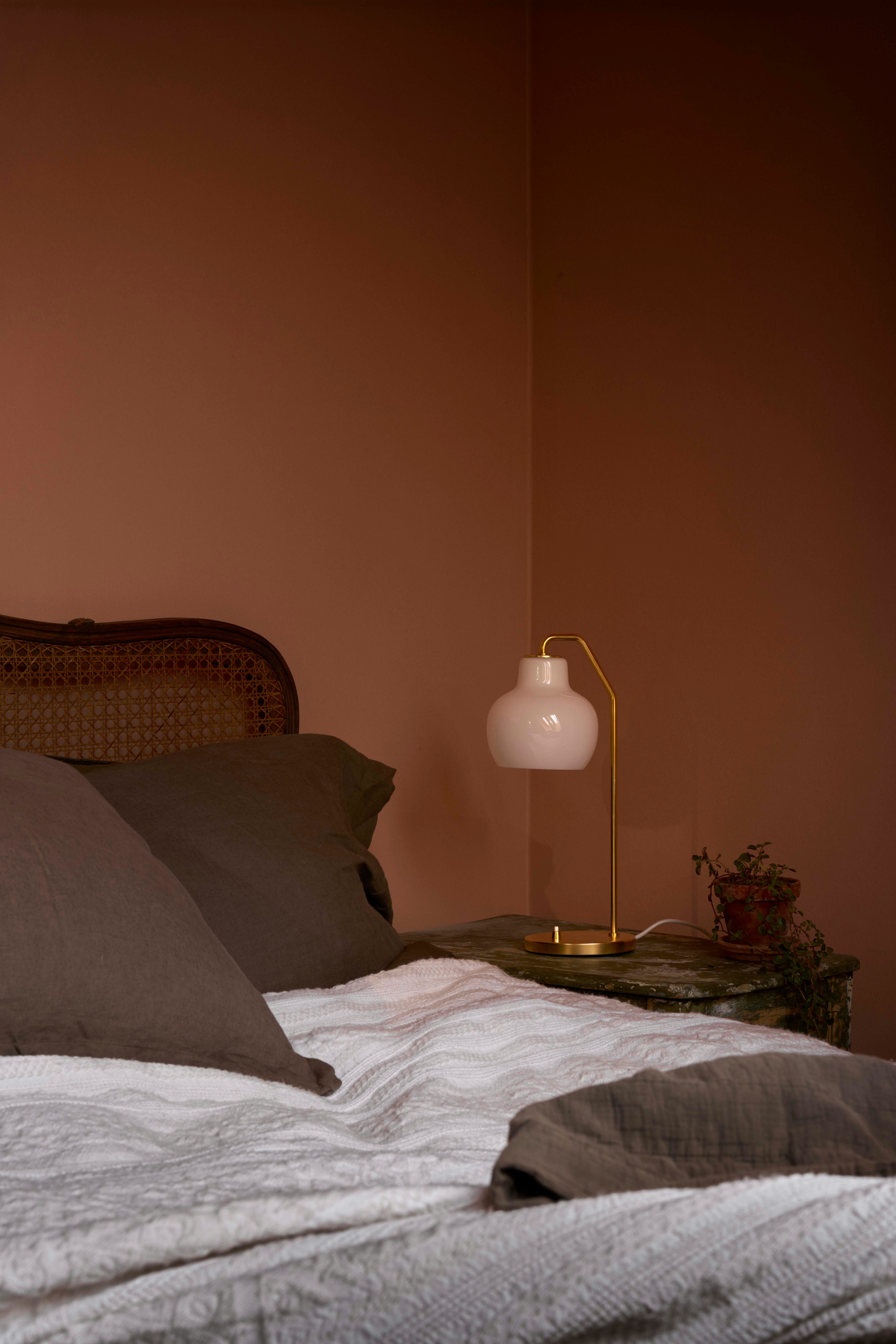 VL Ring Crown Table Lamp