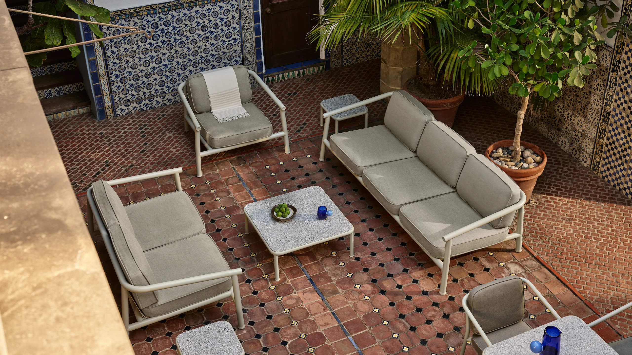 Campus Outdoor - Three Seater, Pebble Grey