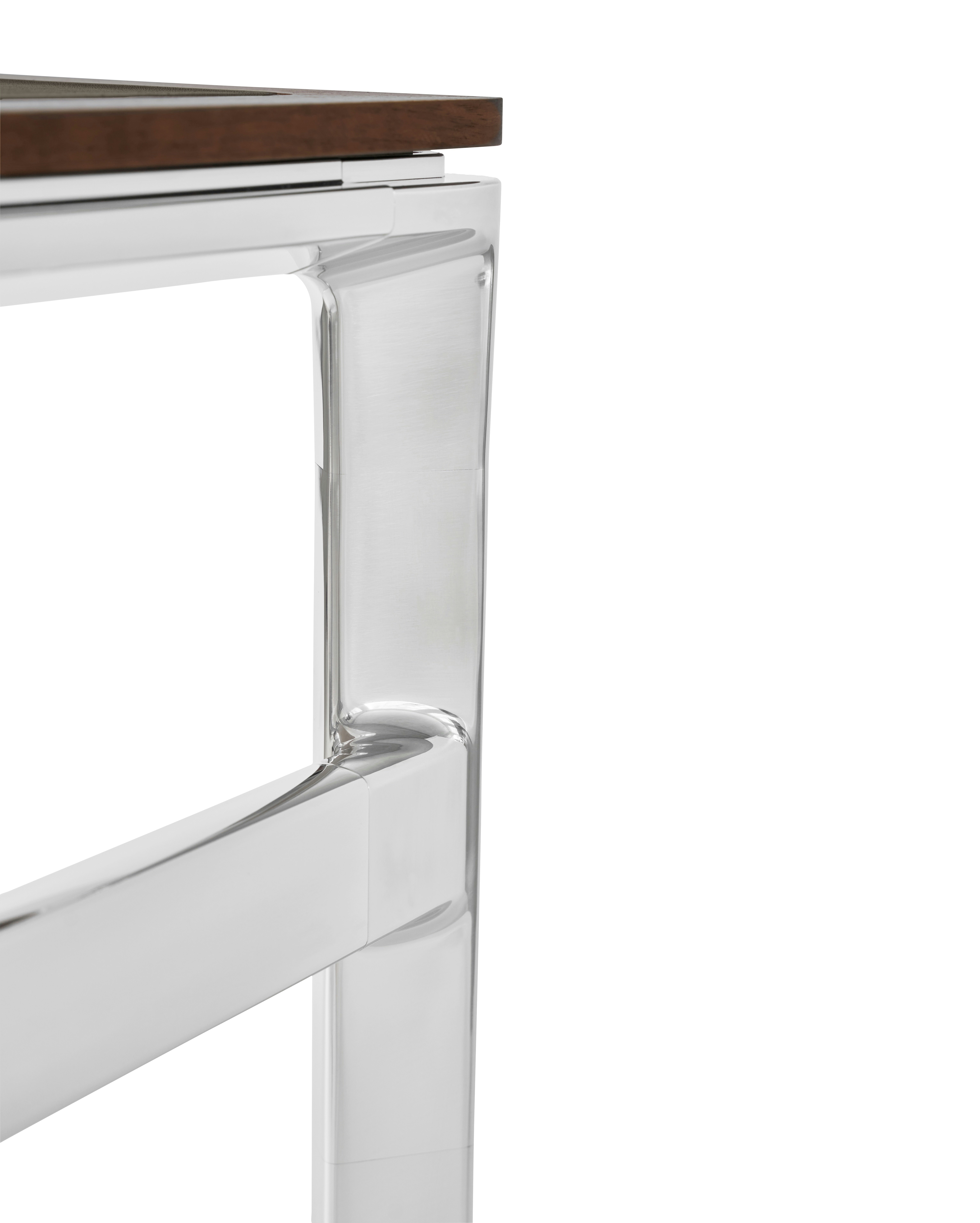 A detailed look at the Vipp430 Studio Desk.