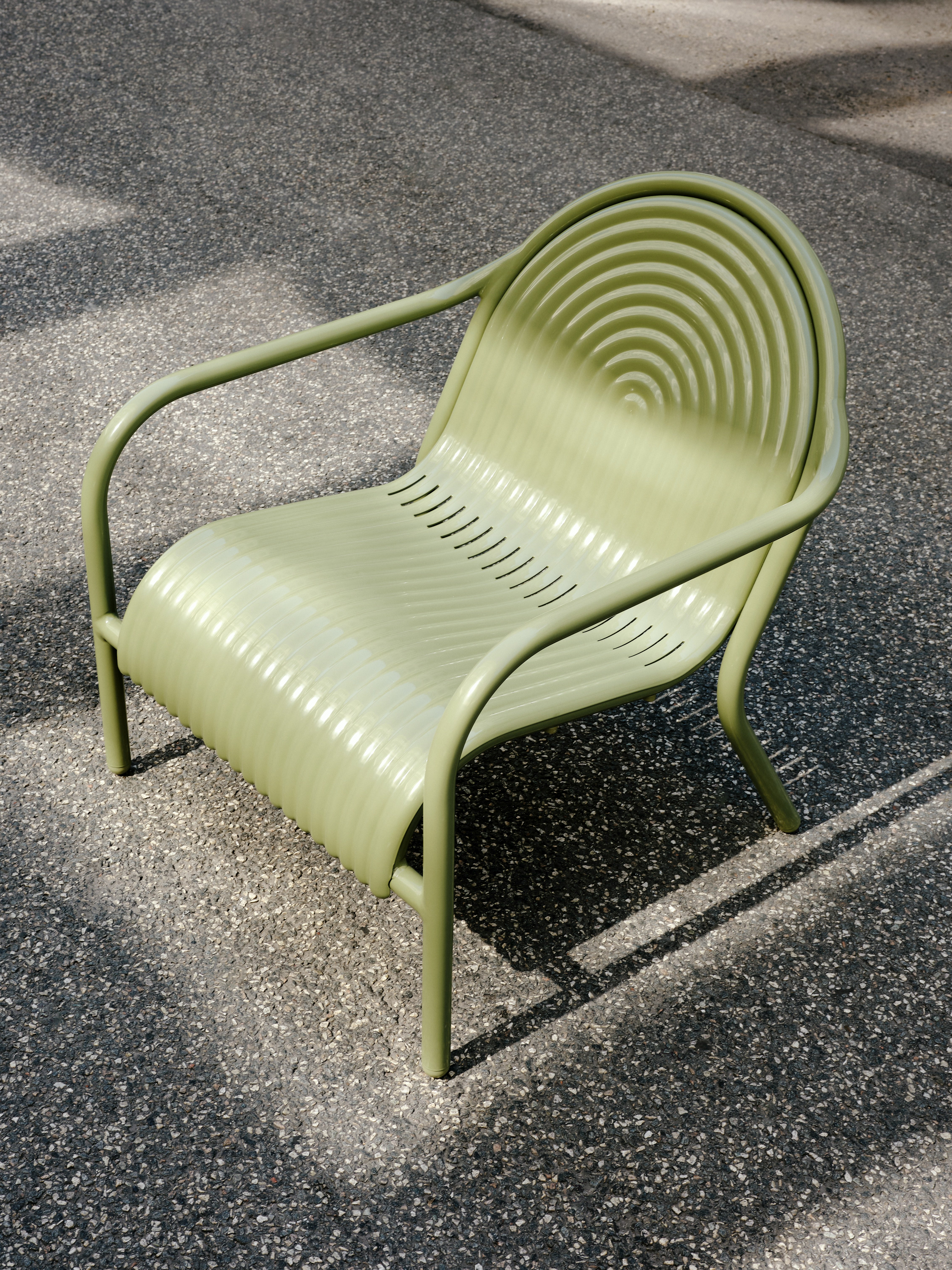 Groove Outdoor Lounge Chair