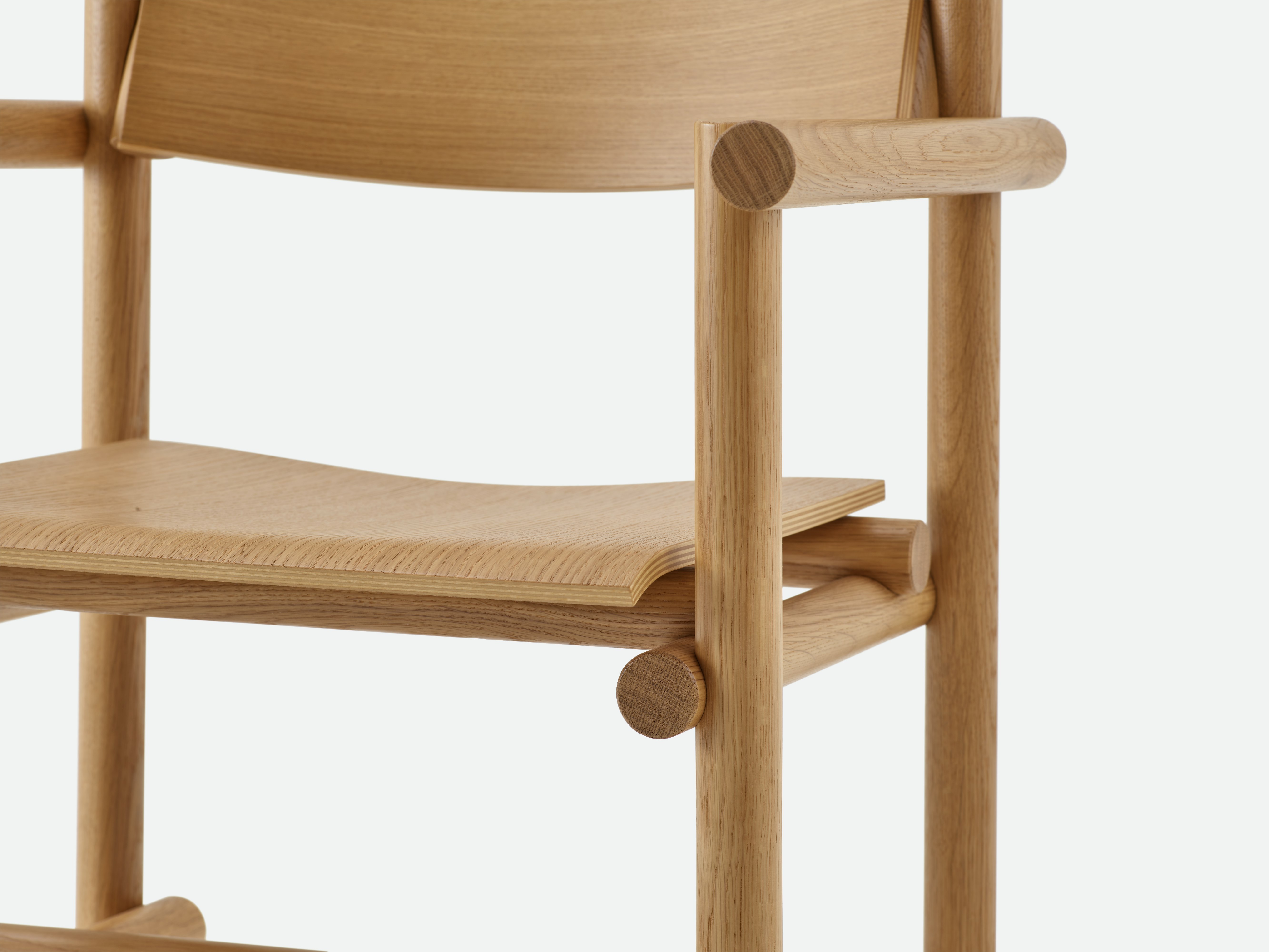 Muecke Armchair - oak