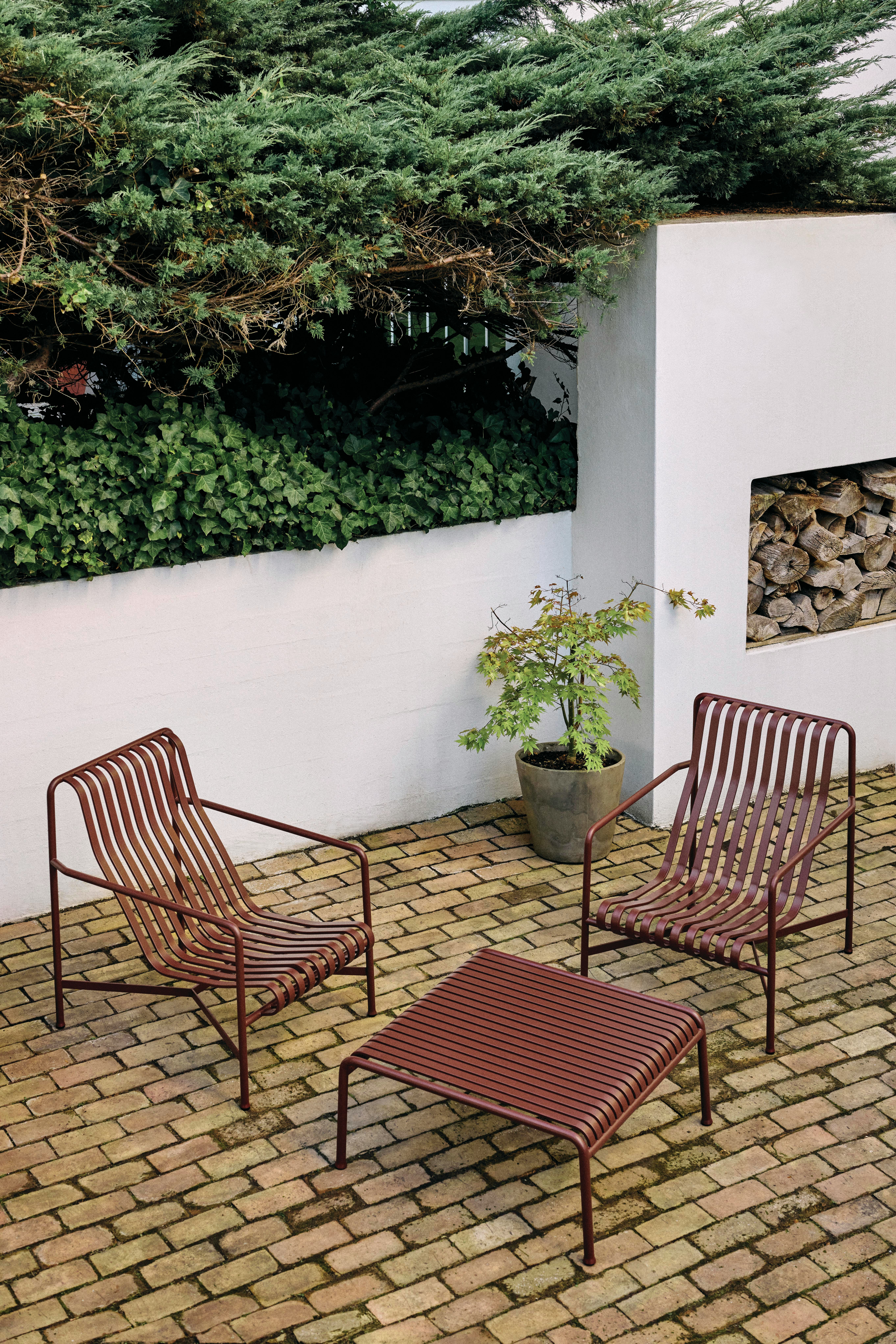 https://images.hermanmiller.group/asset/f1253ea9-729a-4945-9125-69e236c2c1e3/W/HAY_2514618_100374248_iron_red_v1.png?auto=format&mediaId=F1253EA9-729A-4945-912569E236C2C1E3&rect=0%2C.3061%2C.9999%2C.6669