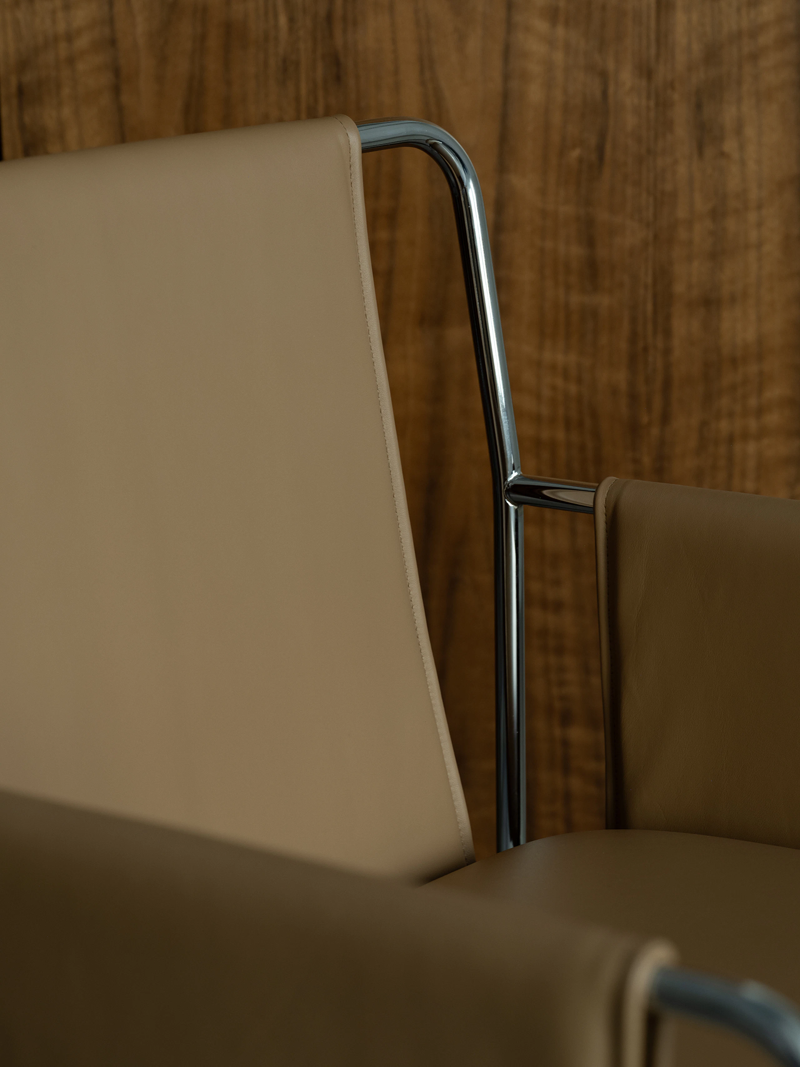 Close-up of the tubular steel frame on Geiger's Envelope chair.