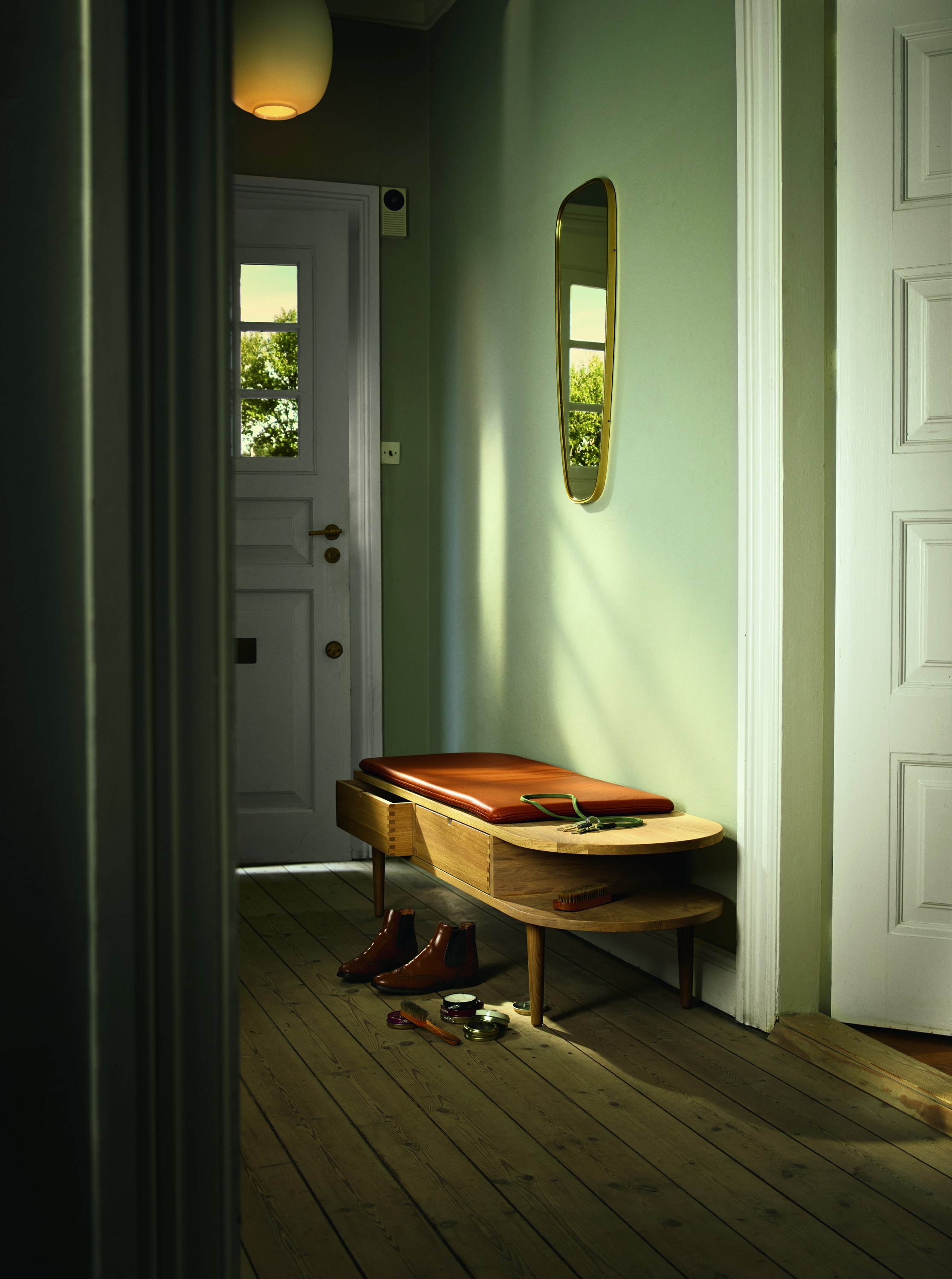 F24 Storage Bench