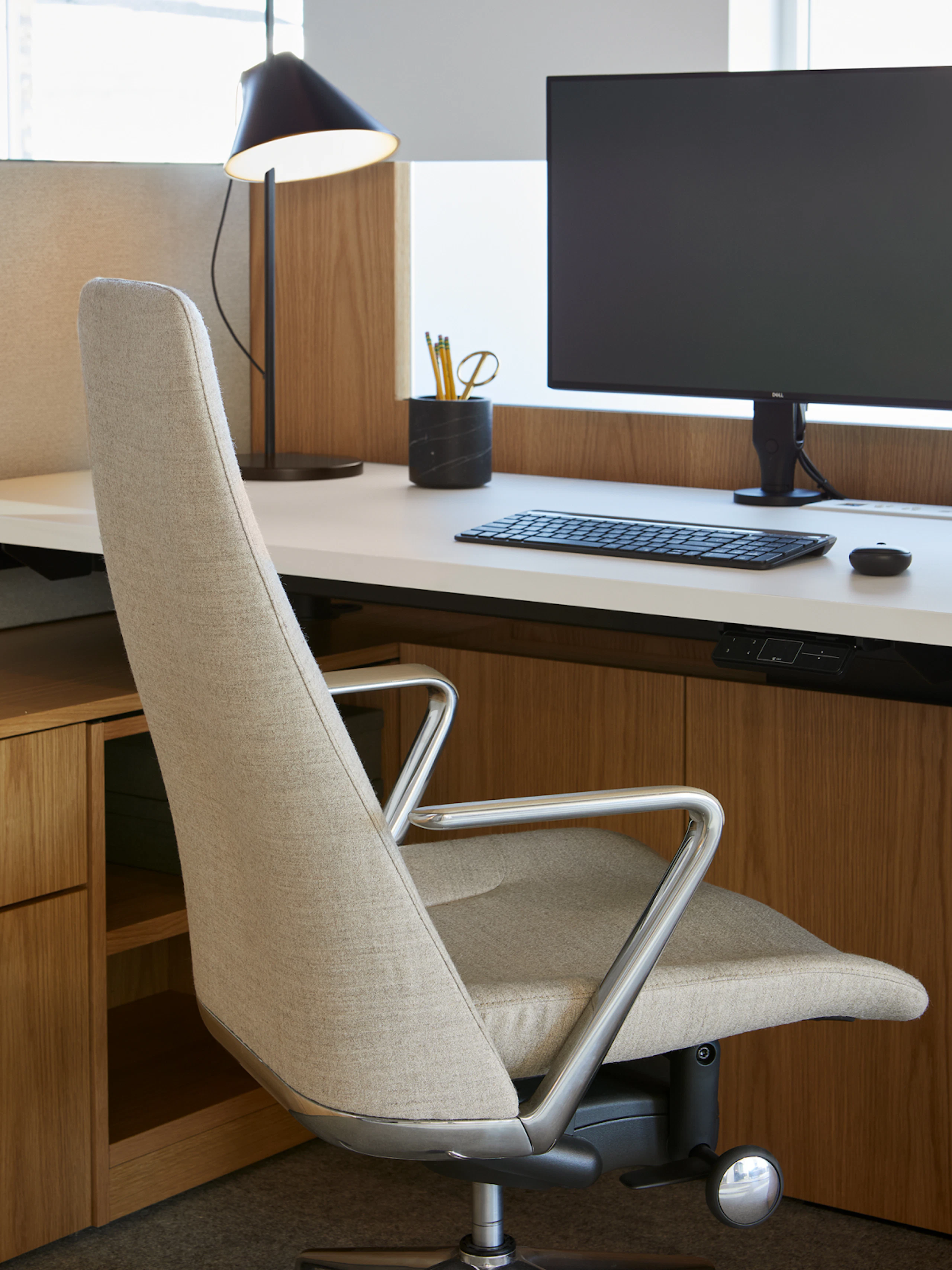 Geiger Showroom at Fulton Market in Chicago; Geiger One workspace with Taper Task Chair.