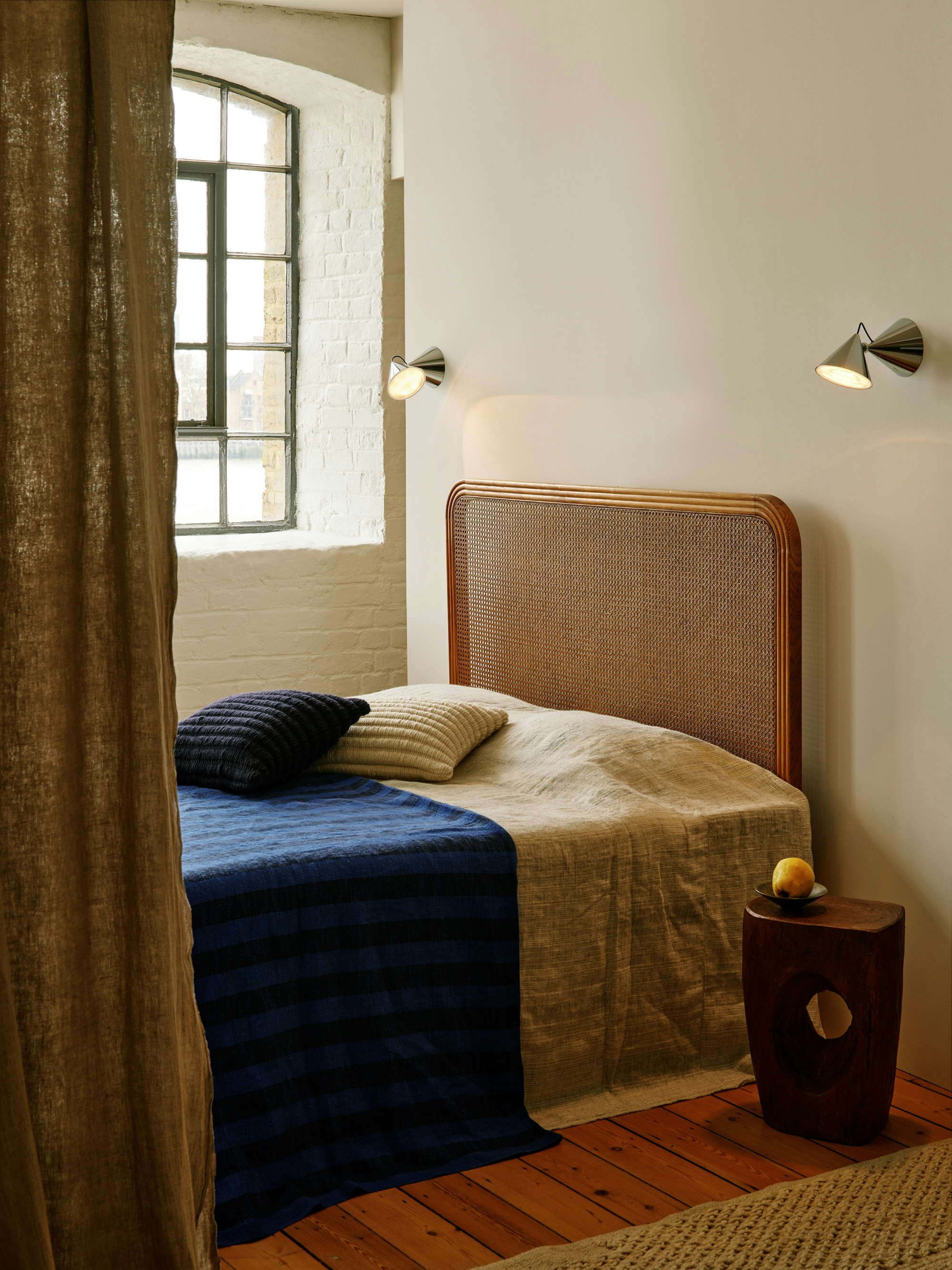 Pose Surface Wall Sconce
