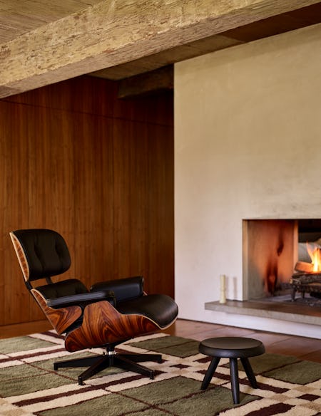 Eames Lounge Chair in Palisander and black leather