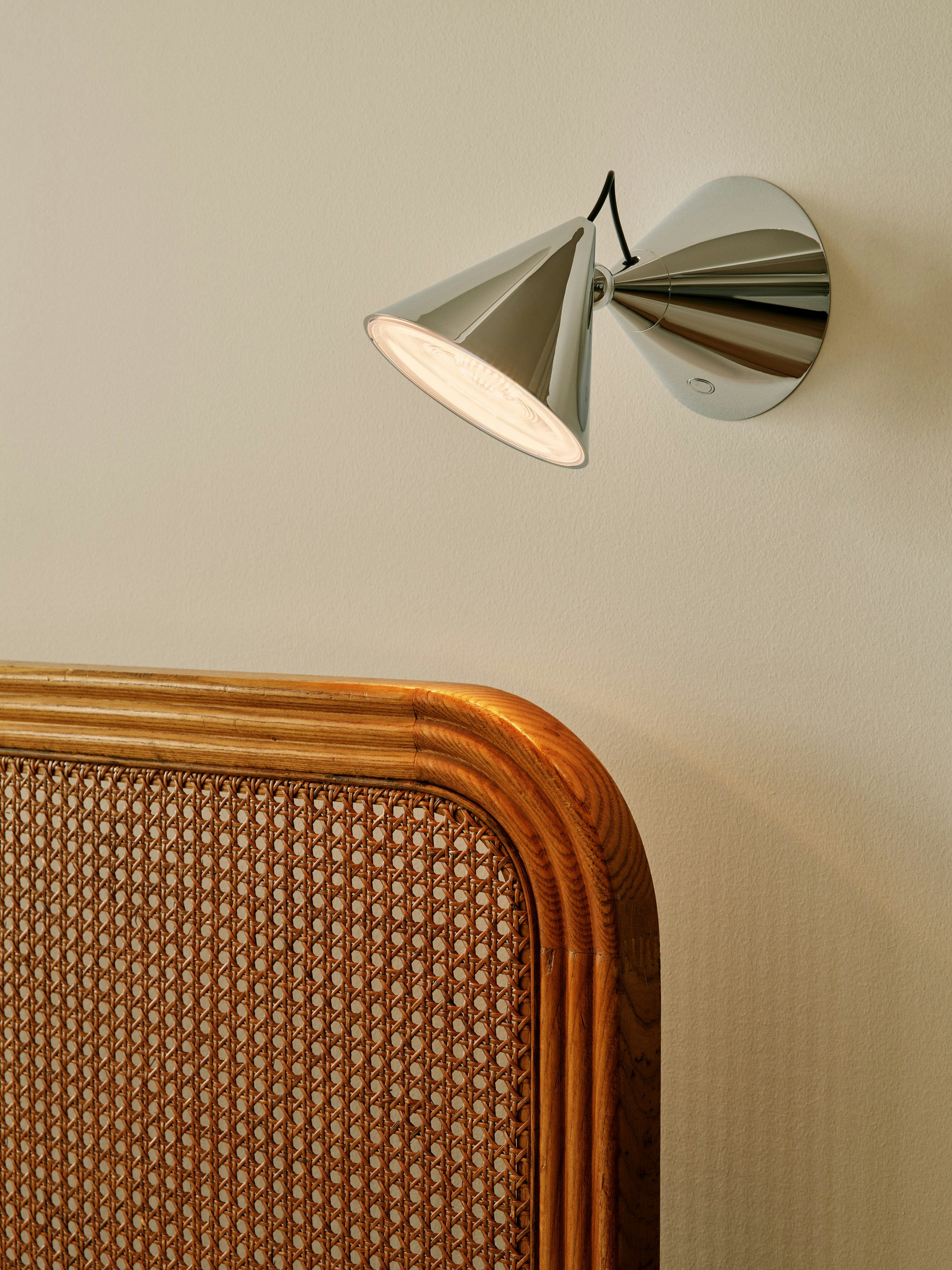 Pose Surface Wall Sconce