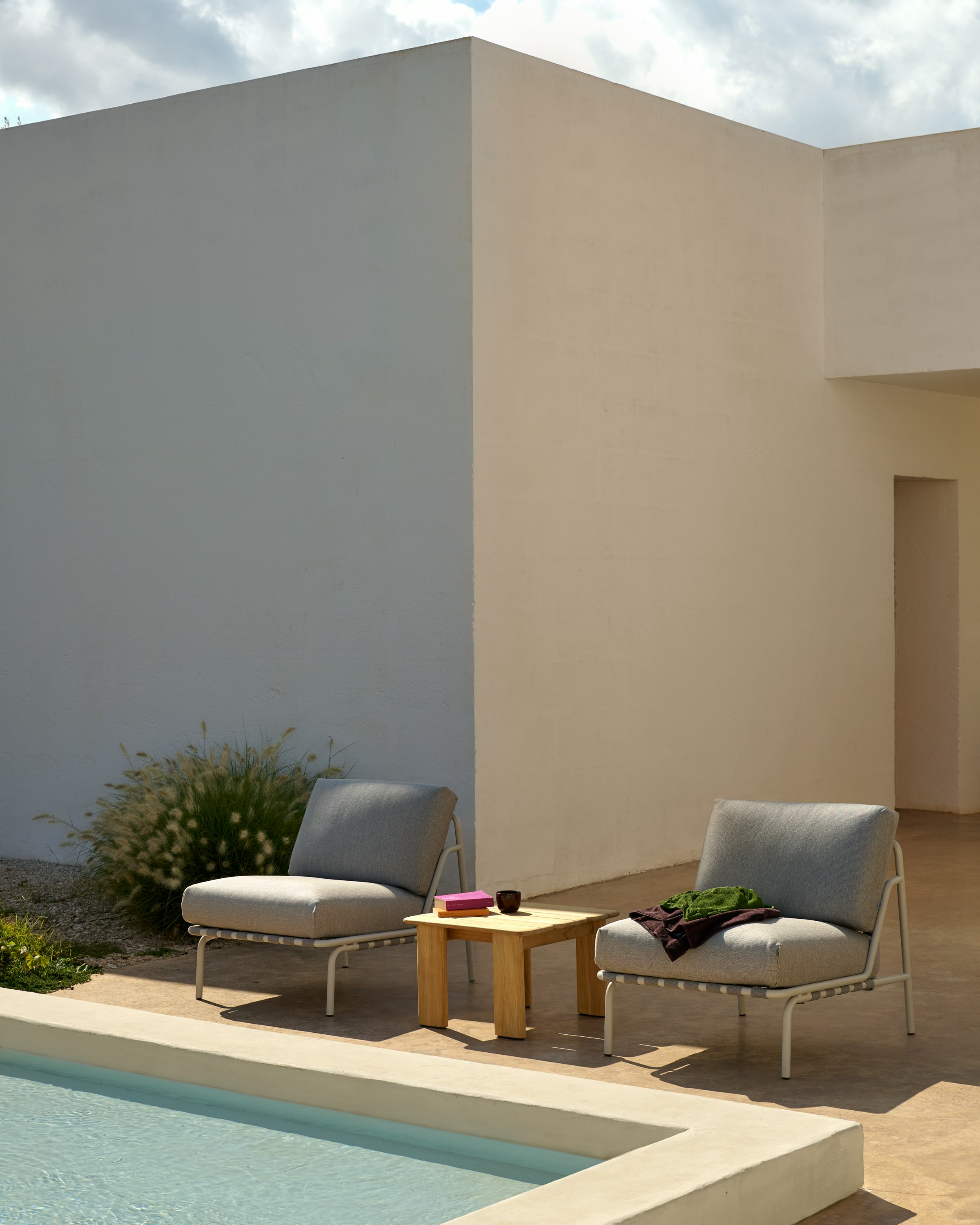 Assemble Outdoor Side Table