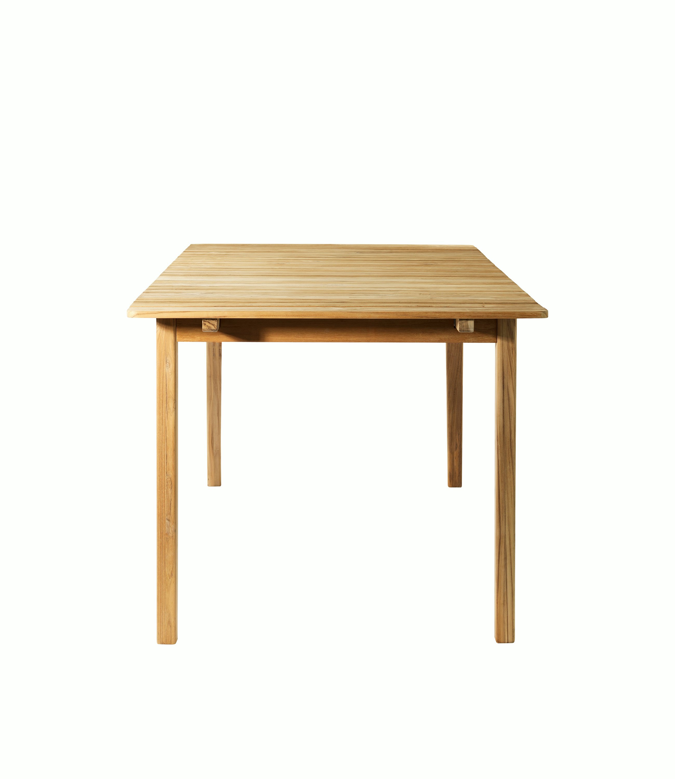 A Sammen Outdoor Dining Table in 86 inch viewed from the side.