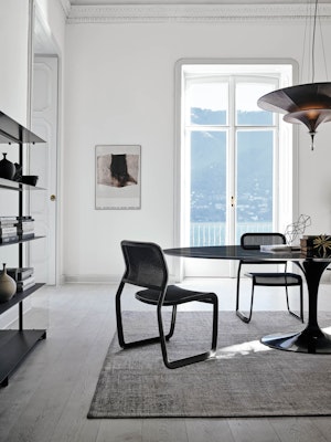 newson aluminum chair saarinen oval dining table