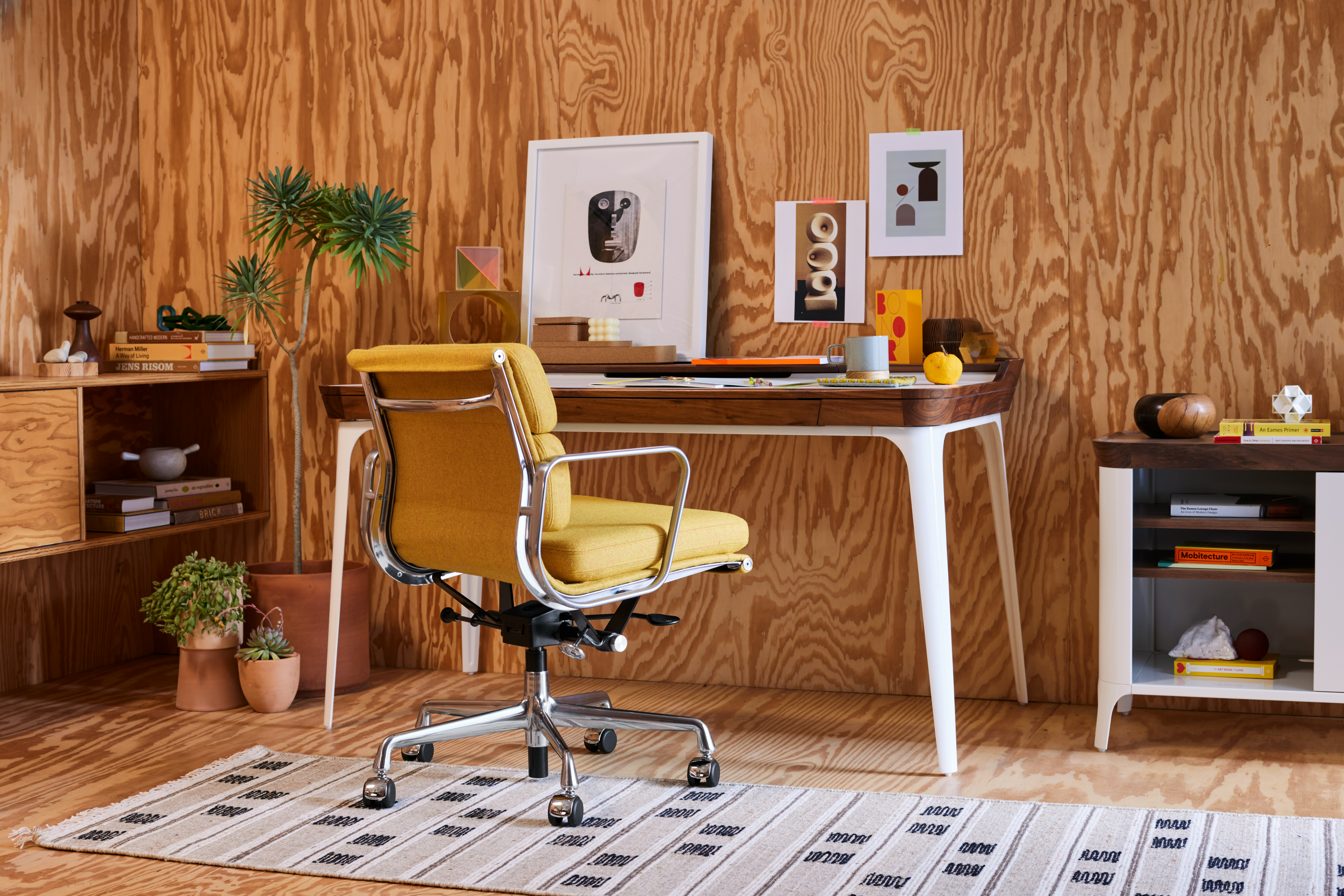 Eames Soft Pad Chair