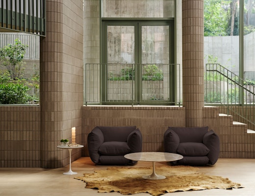 Perron Pillo Lounge Chairs with Saarinen Coffee and Side Table Perron Pillo Lounge Chair Saarinen Coffee Side Table