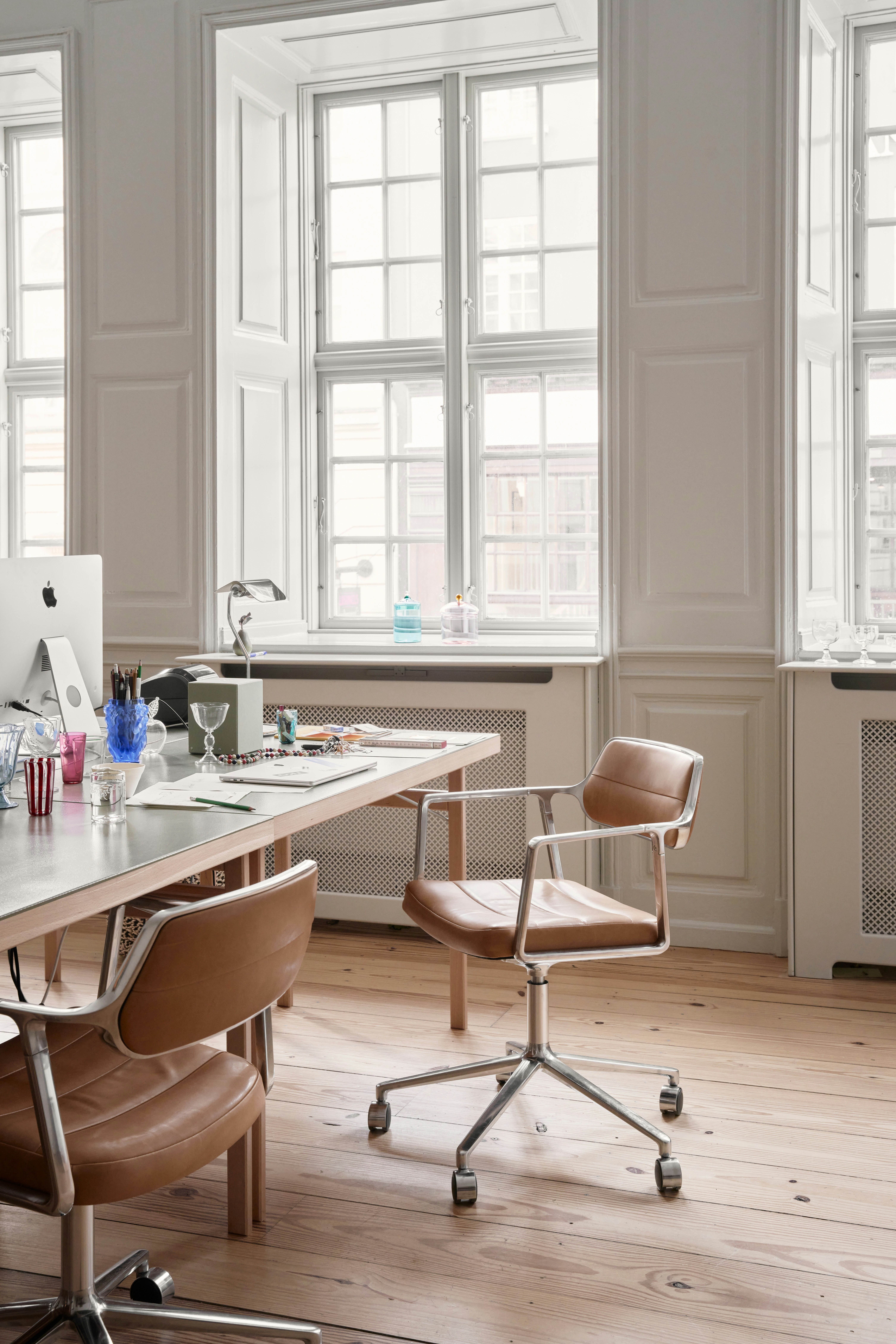 Vipp453+ Swivel Chair