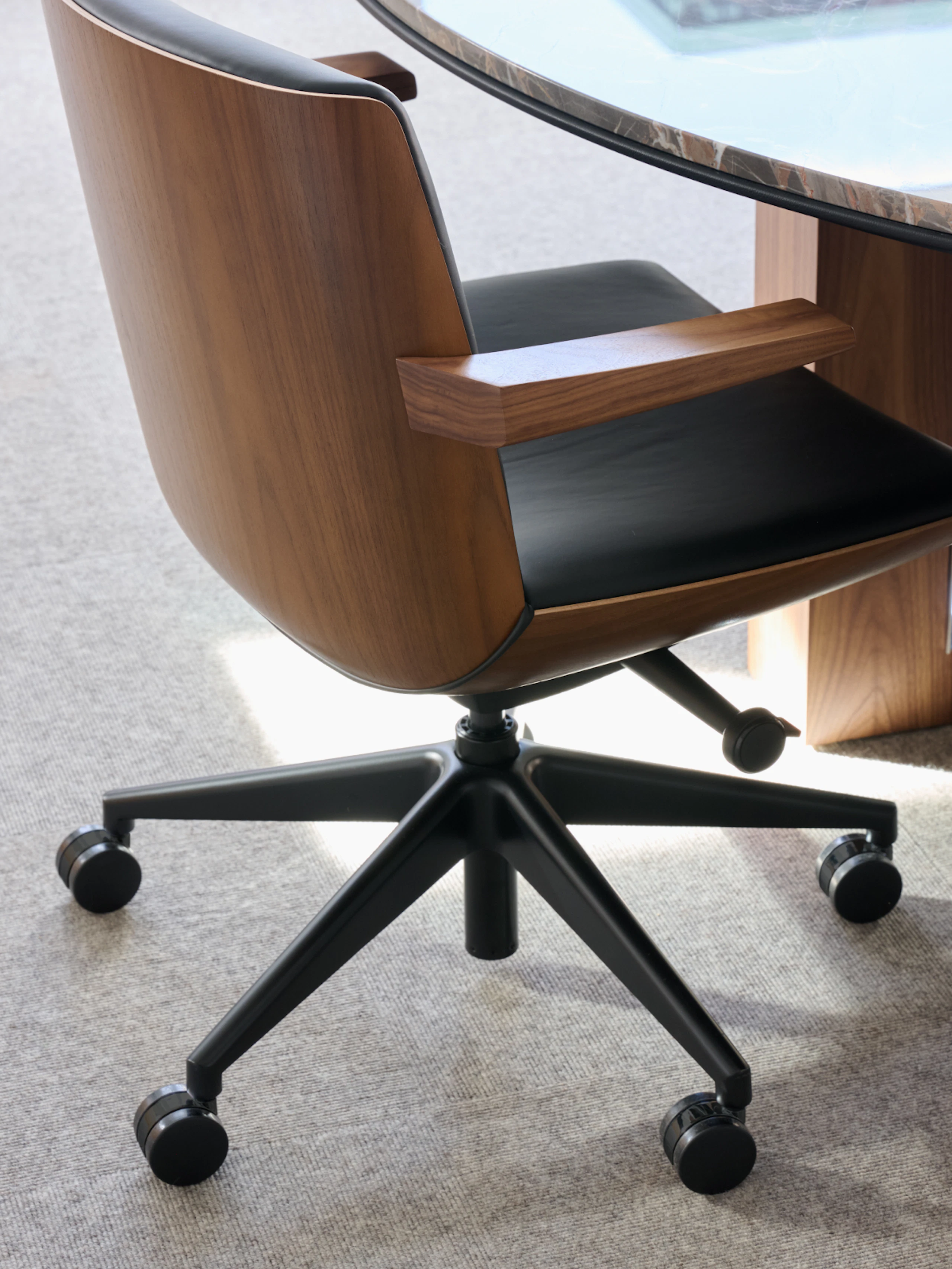 Clamshell Conference Chair, Geiger | MillerKnoll Clamshell Conference Chair, Geiger | MillerKnoll
