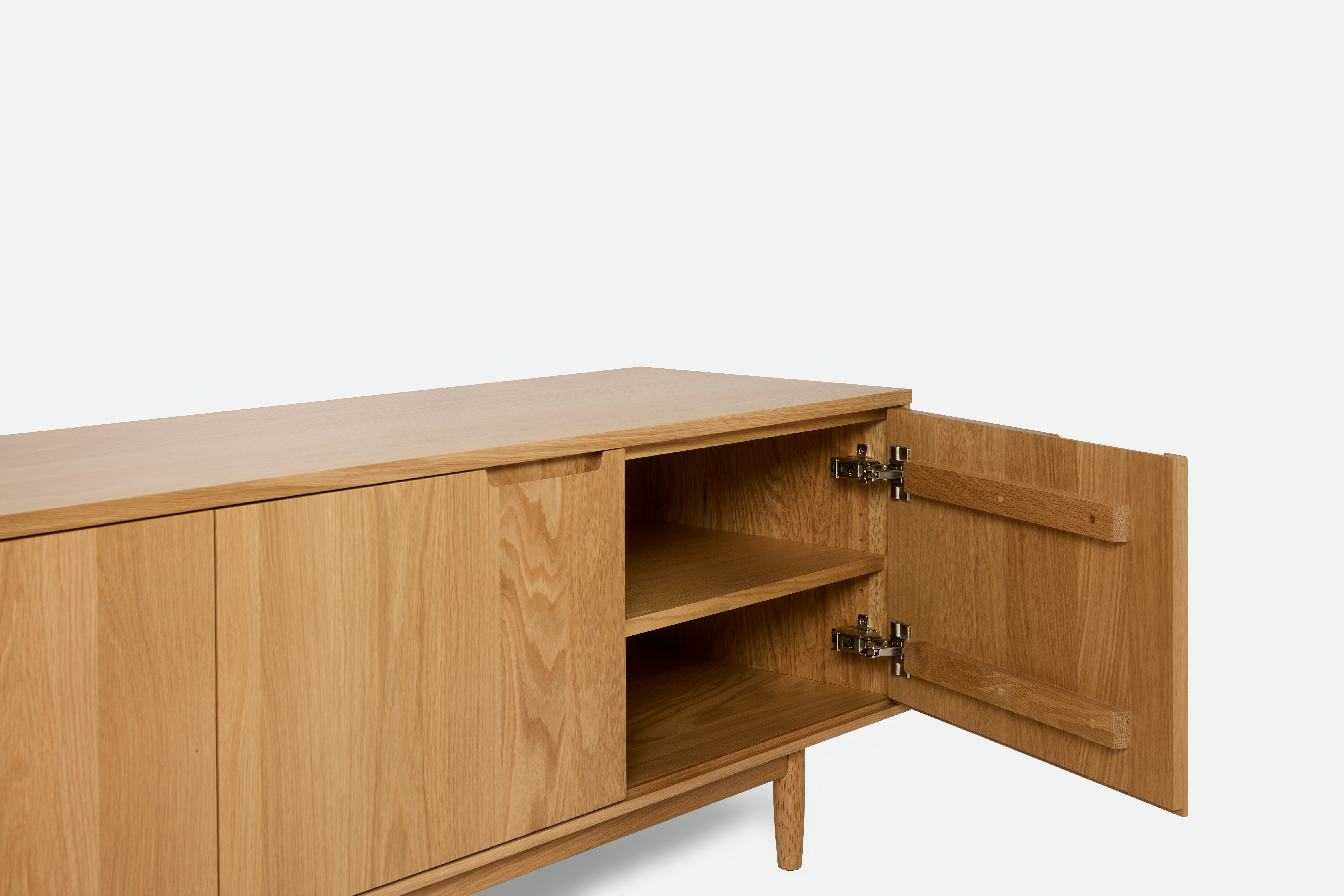 Raleigh Media Unit - 82", Oak	