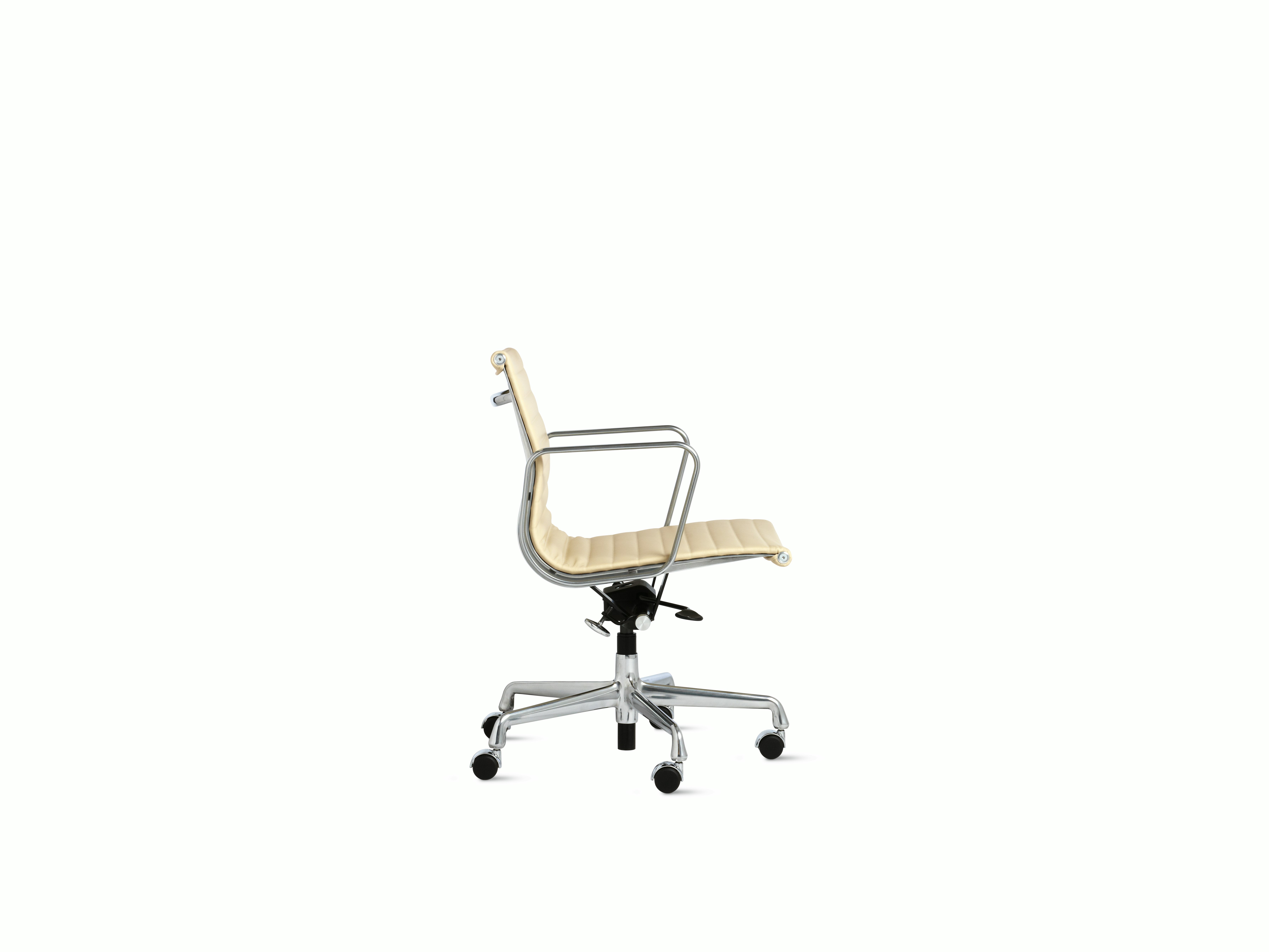 Eames Aluminum Group Management Chair with Pneumatic Lift