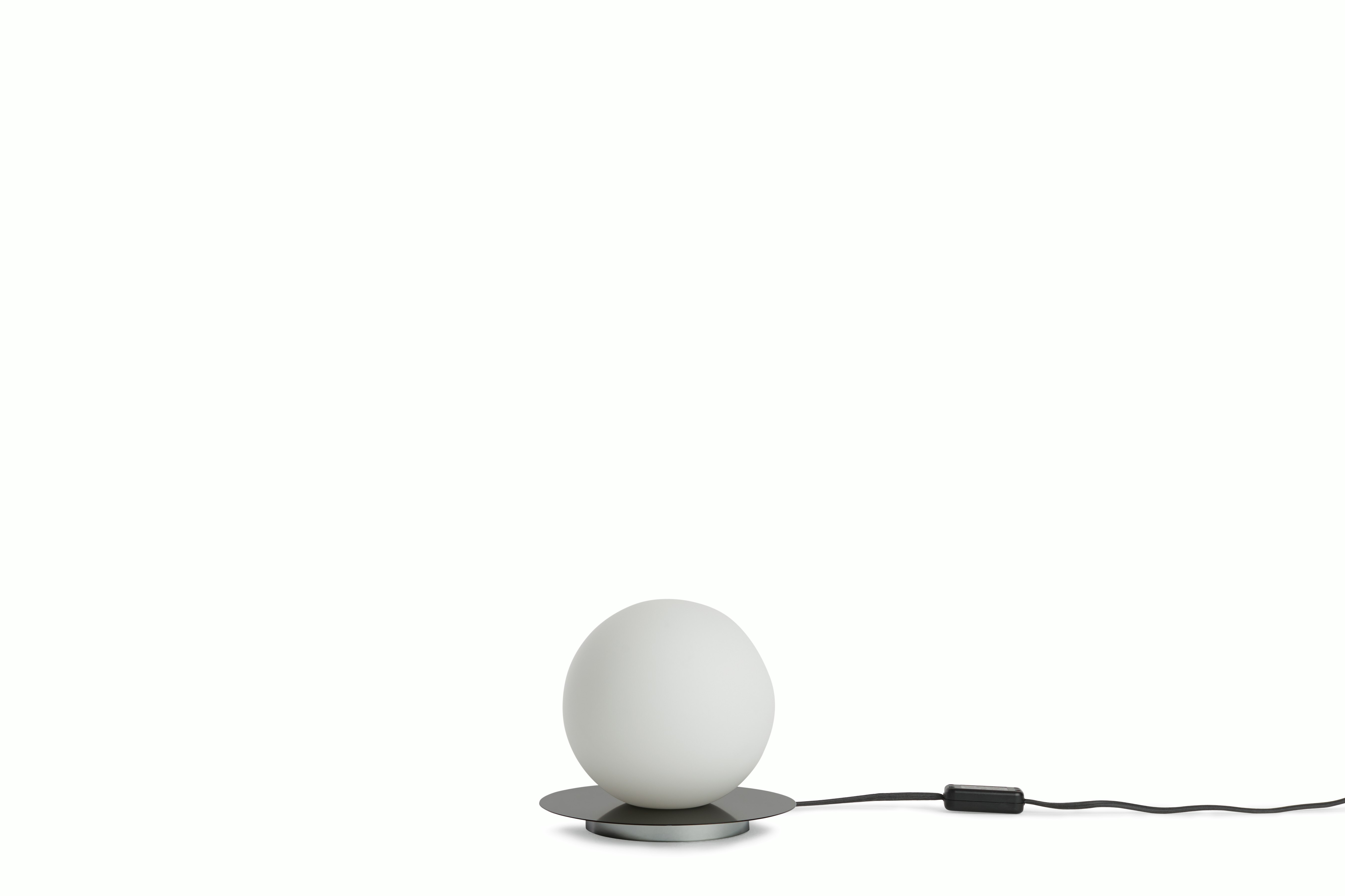 bola table lamp