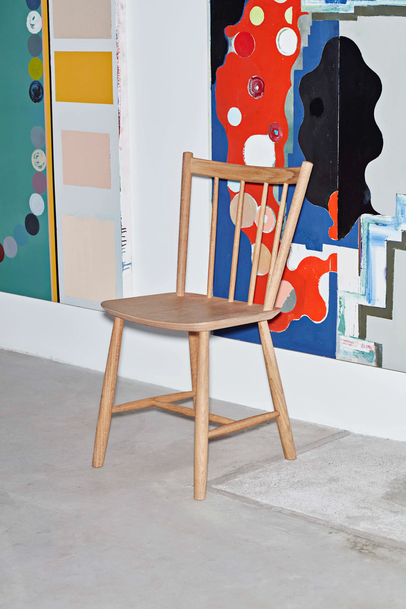 Oak J 41 side chair in a room setting