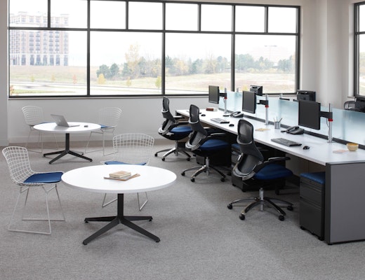 Dividends Horizon Dividends Horizon open plan benching with frosted glass dividers