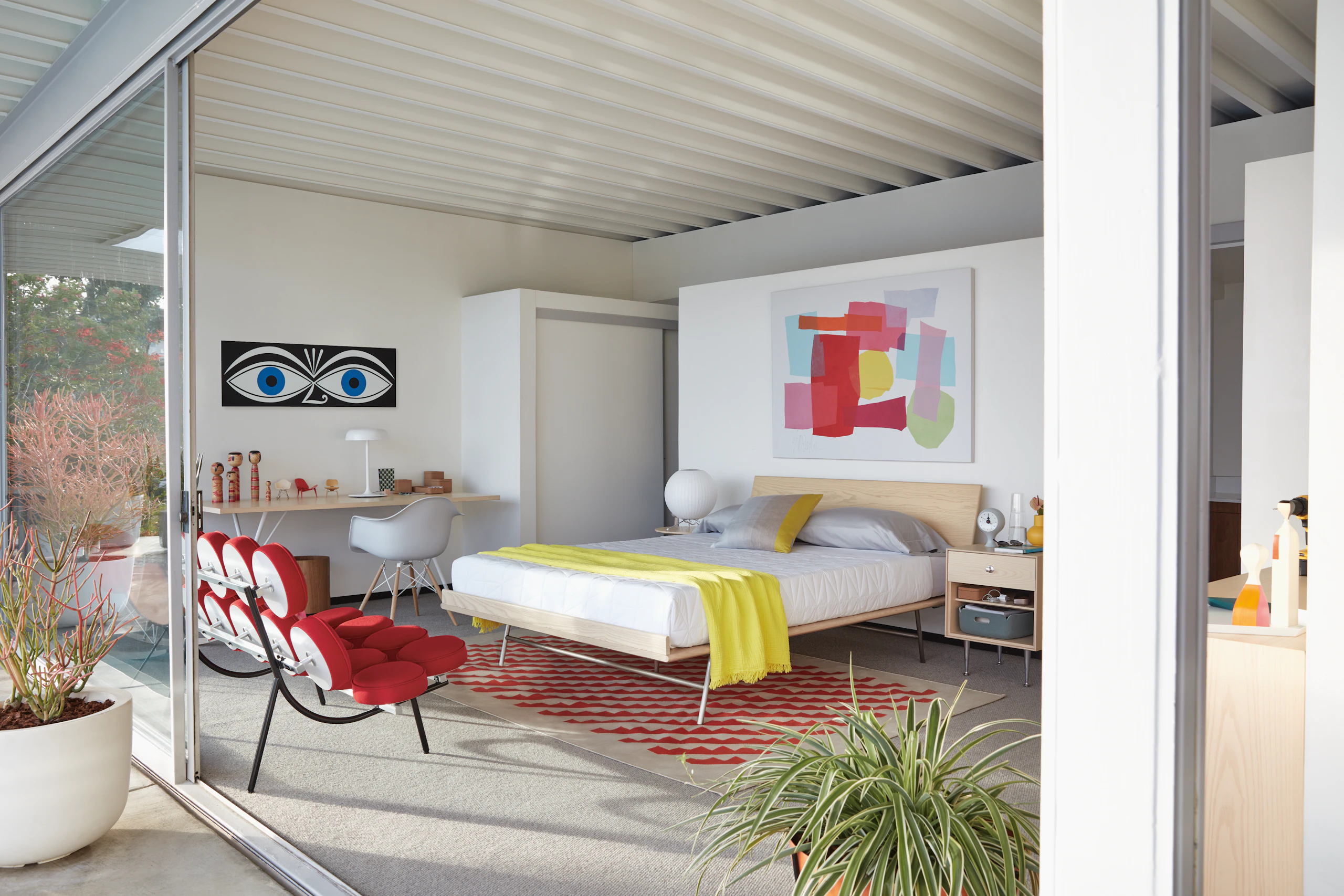 Nelson Thin Edge Bed Queen