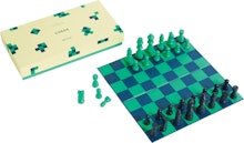Hay Play, Chess