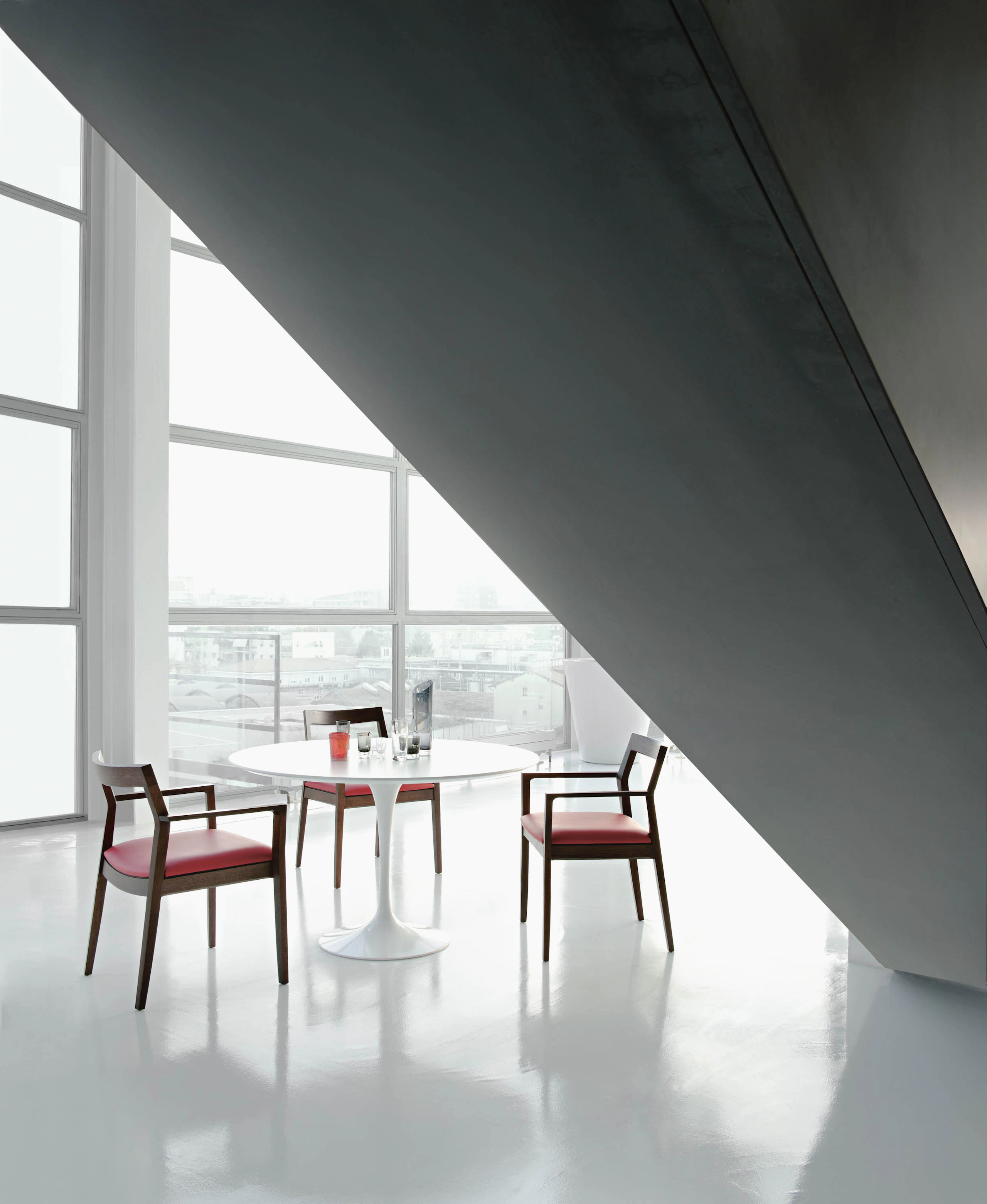 Knoll Krusin Side Chair and Saarinen Dining Table