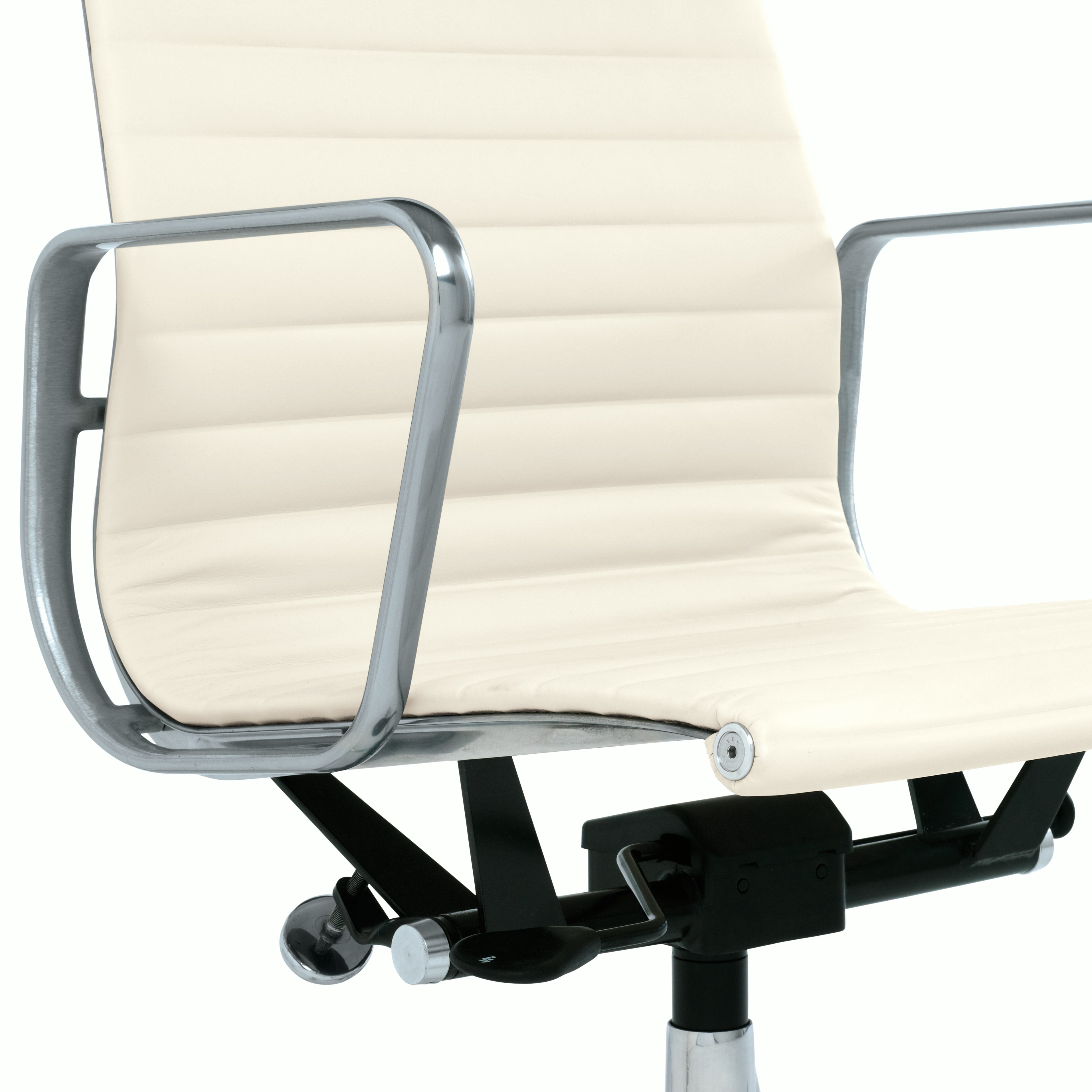 Eames Aluminum Group Management Chair with Pneumatic Lift