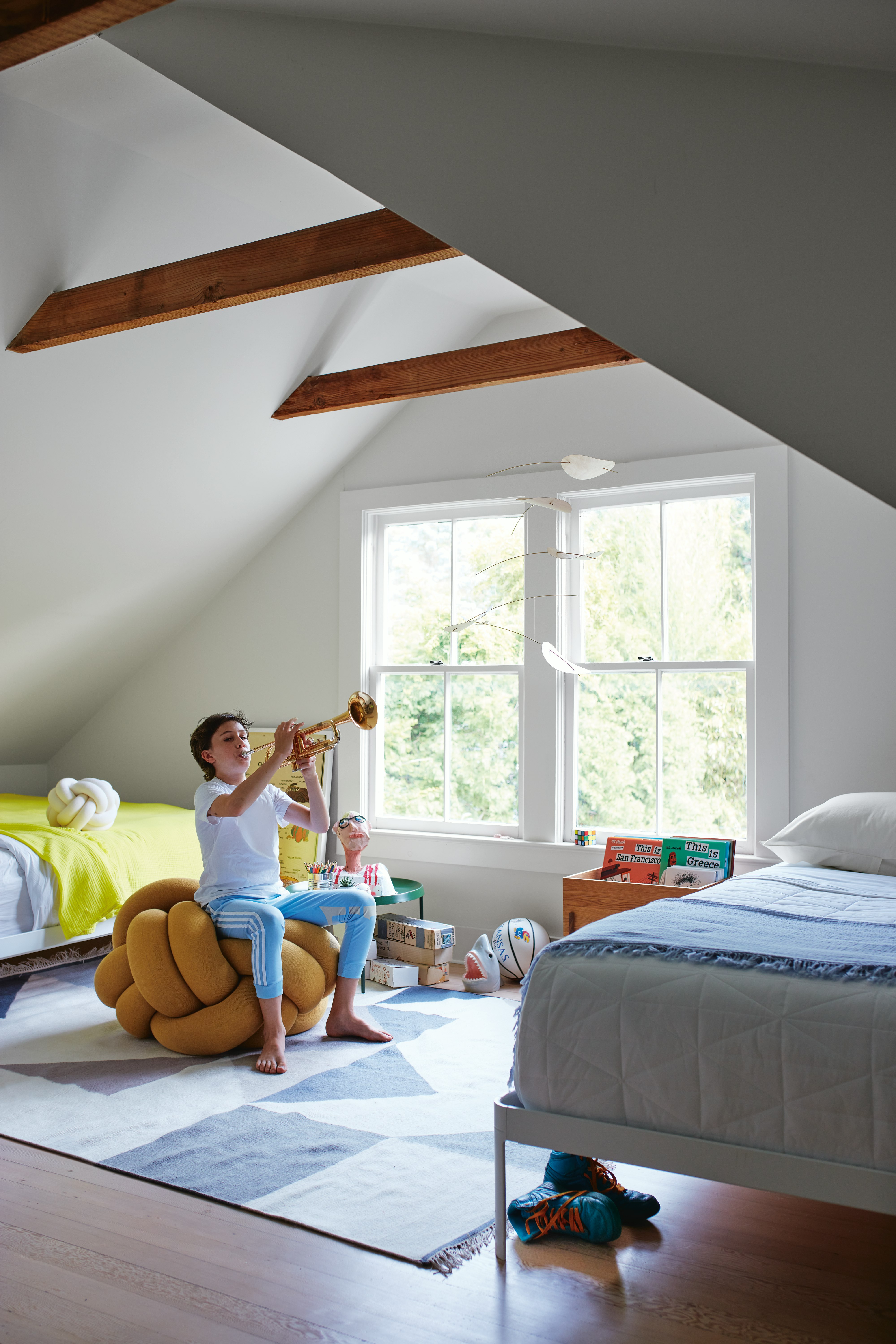 Min Bed with Knot Floor Cushion