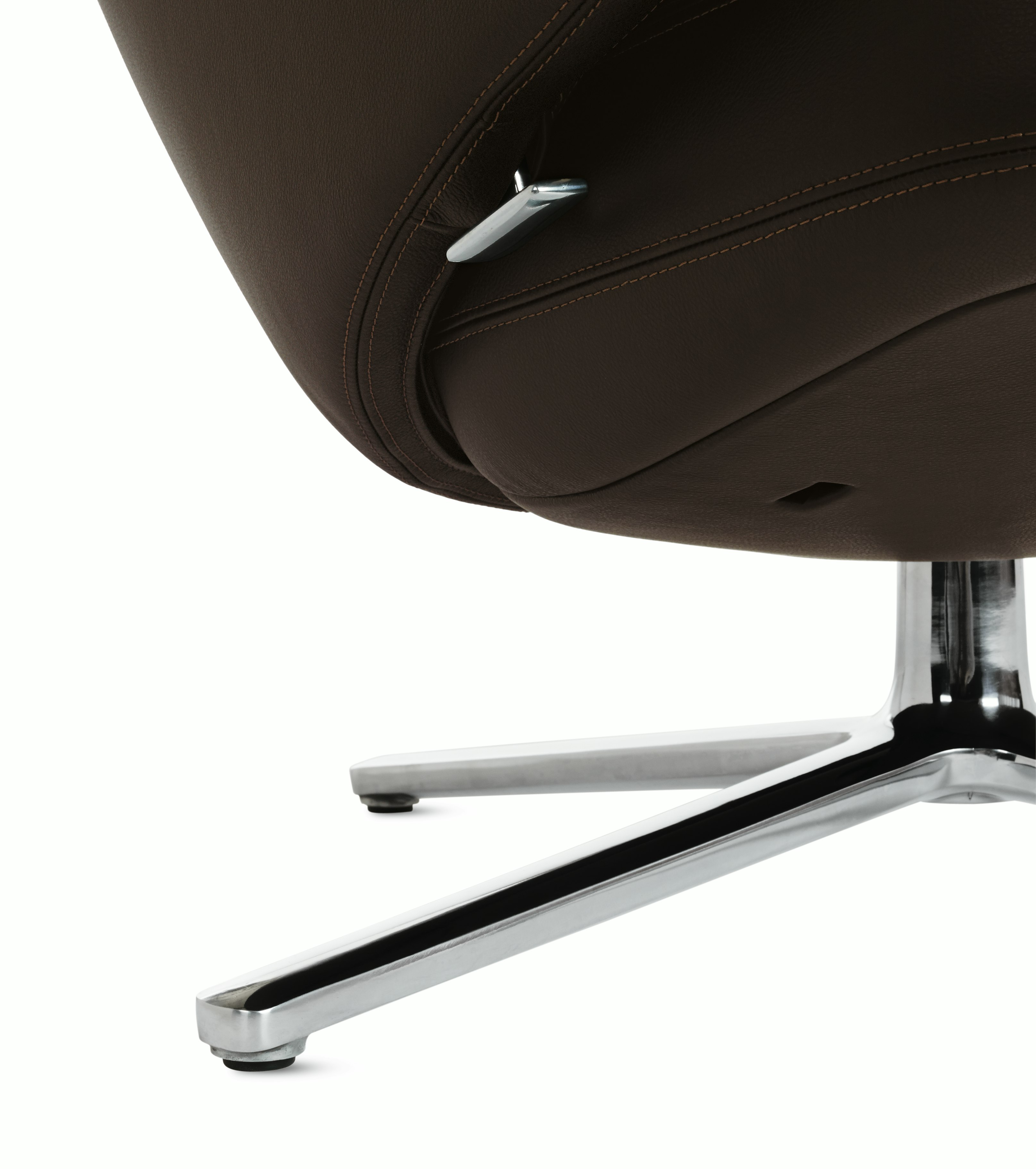 Grand Repos Lounge Chair and Ottoman