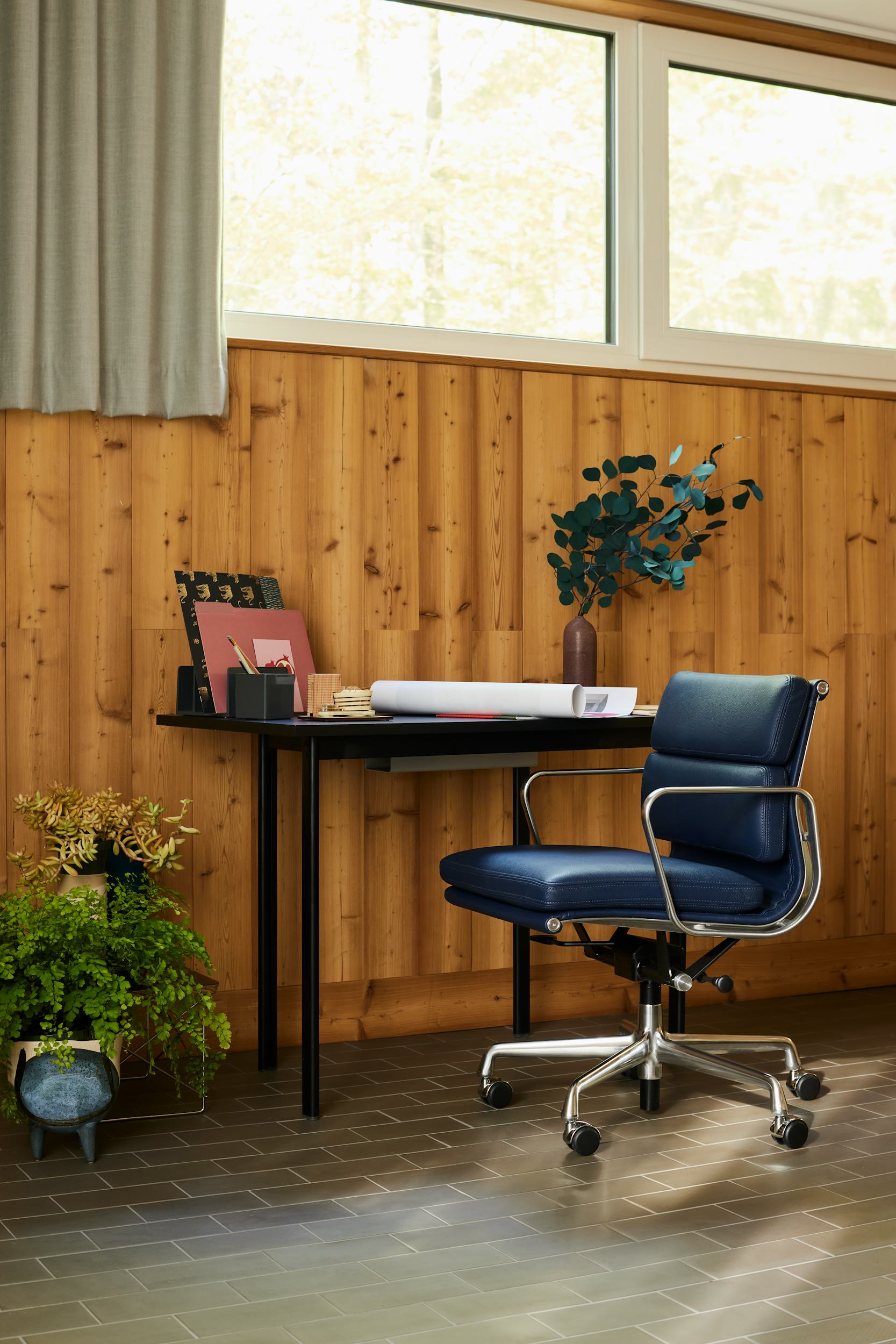 eames® soft pad group management chair