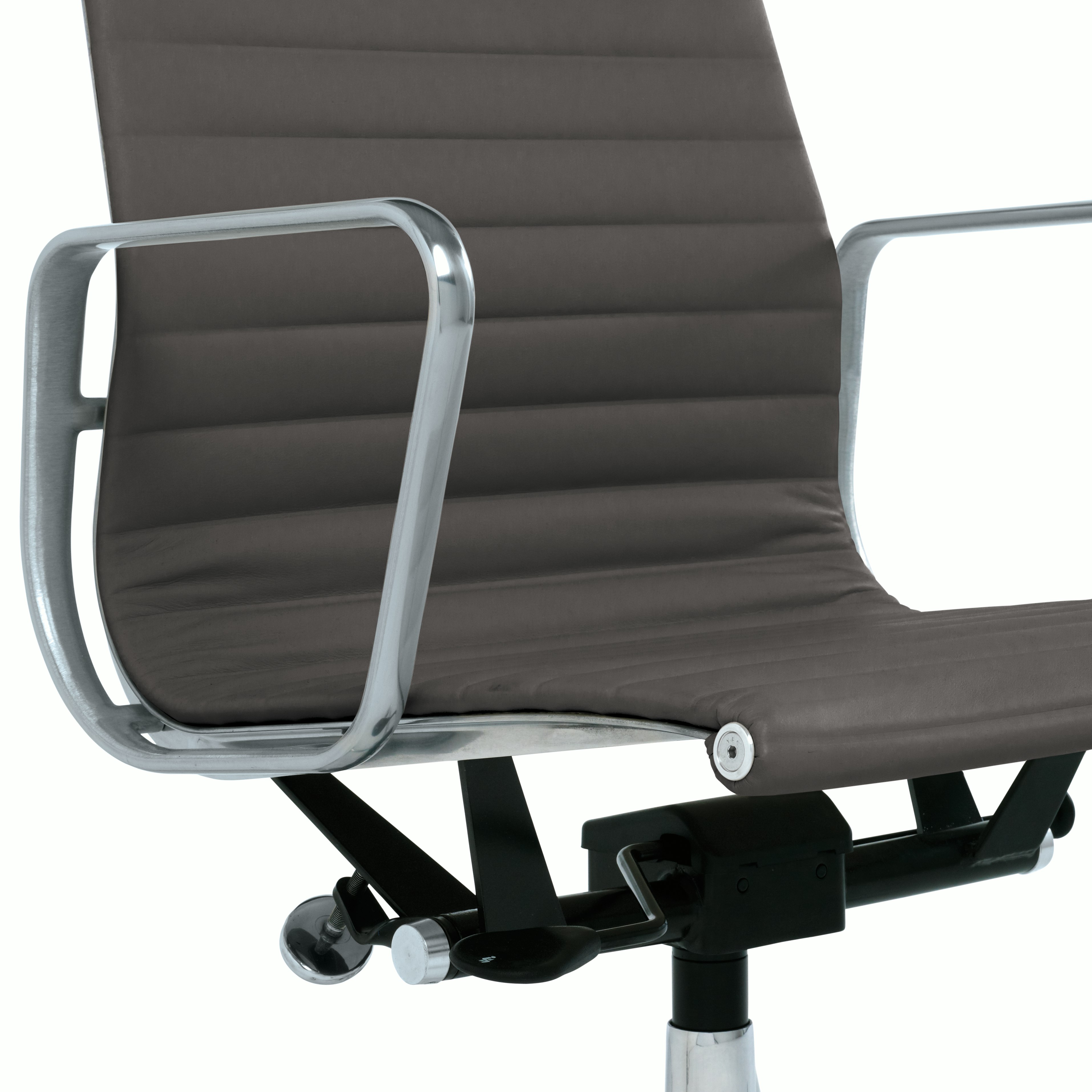 Eames Aluminum Group Management Chair with Pneumatic Lift