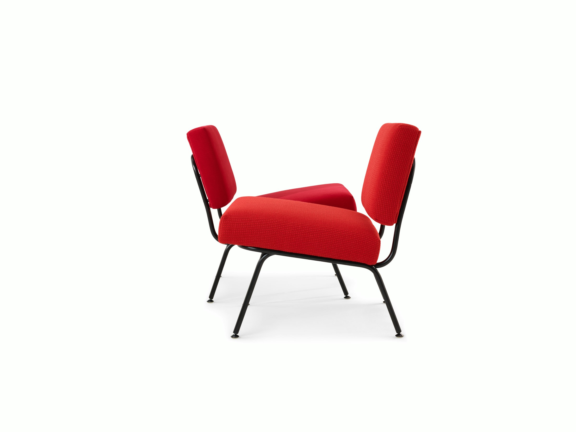 A side view of two Florence Knoll Model 31 lounge chairs.