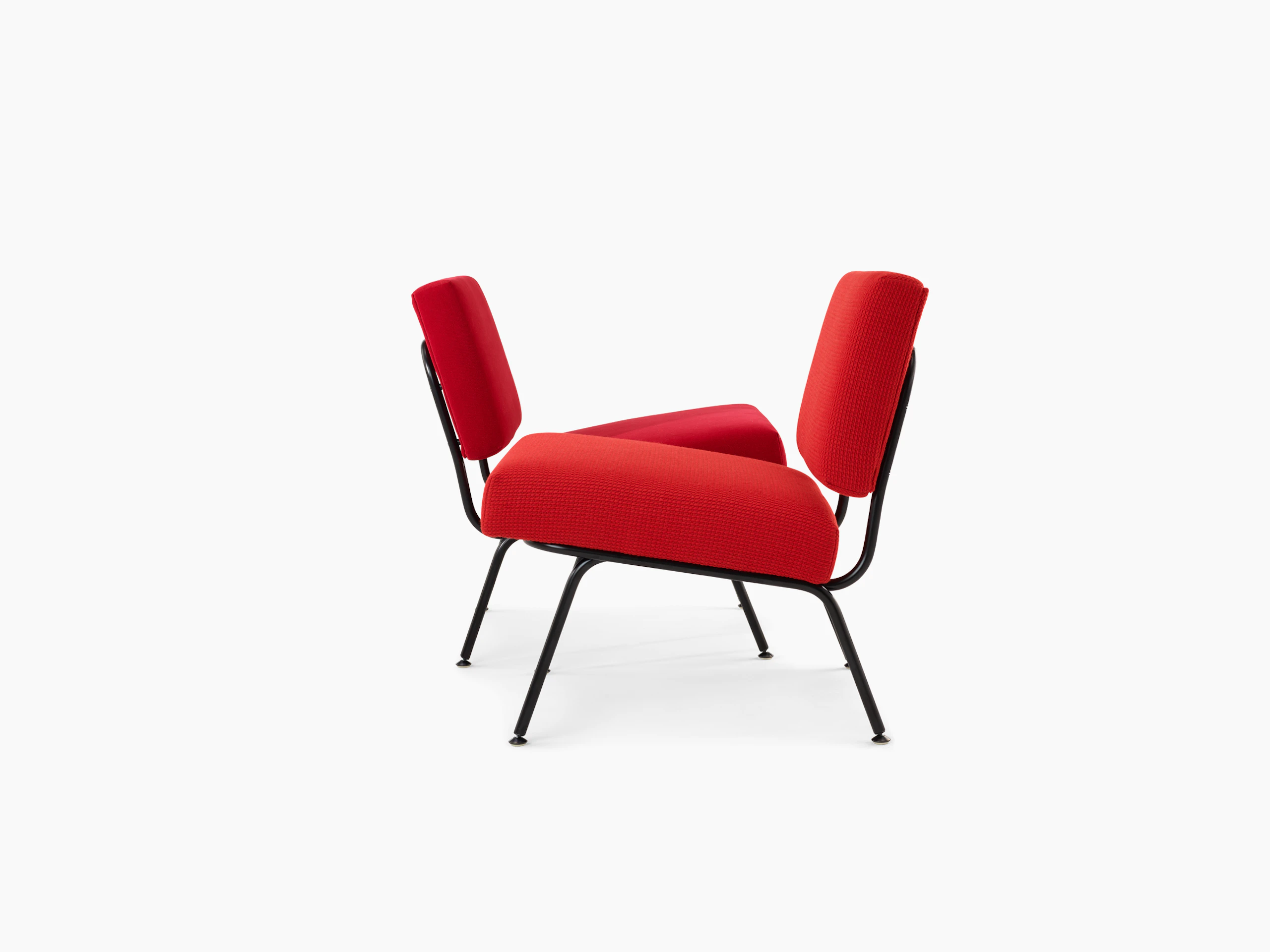 A side view of two Florence Knoll Model 31 lounge chairs.