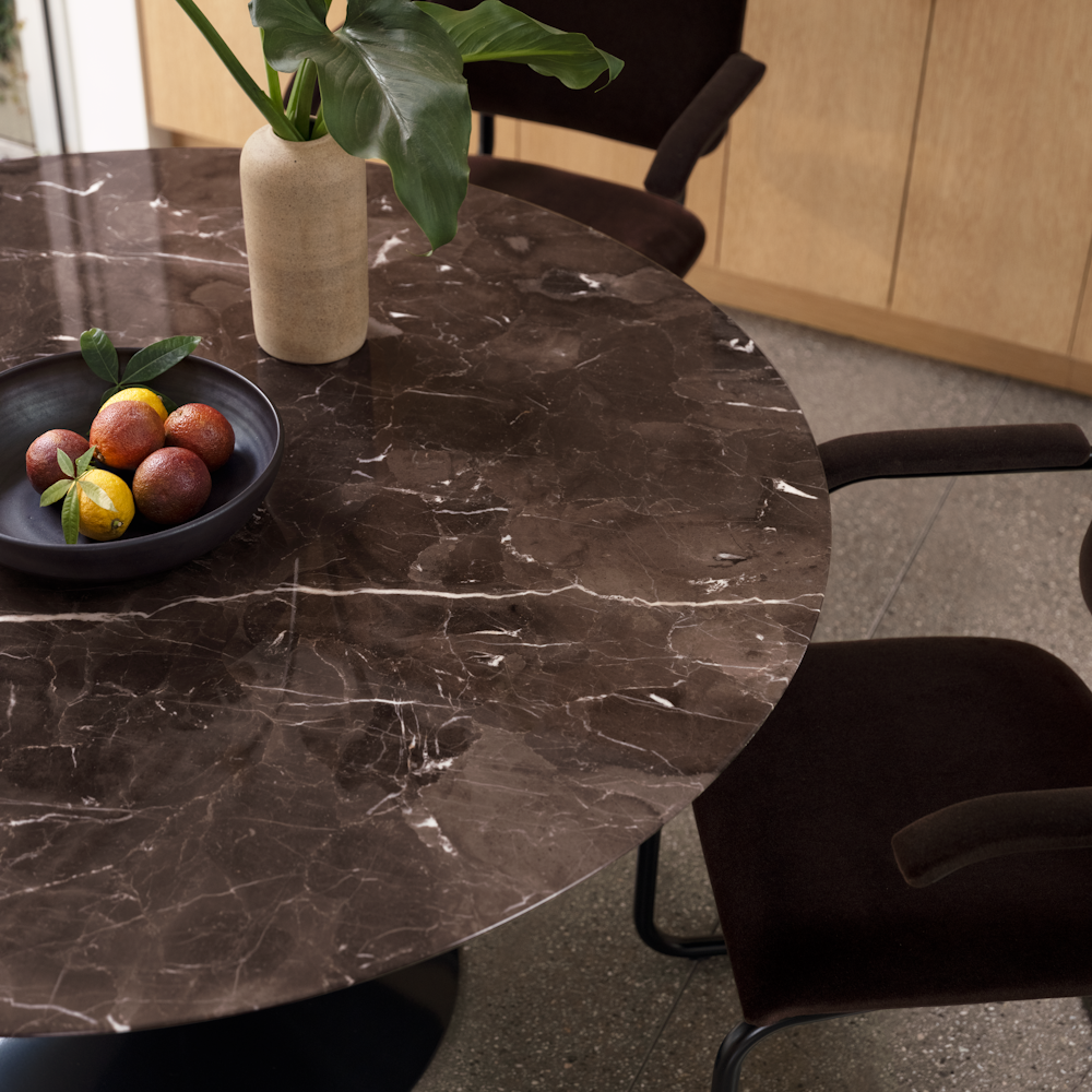 Saarinen Round Dining Table in Espresso Marble with Cesca Chairs