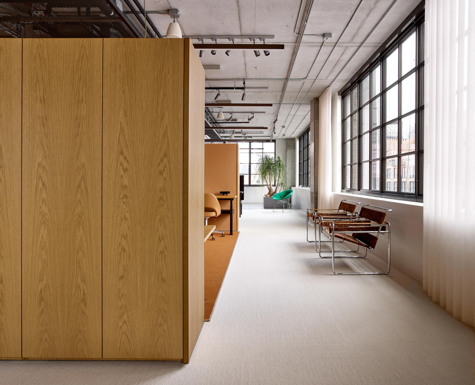 Showroom Knoll — espacios de trabajo y vida contemporáneos