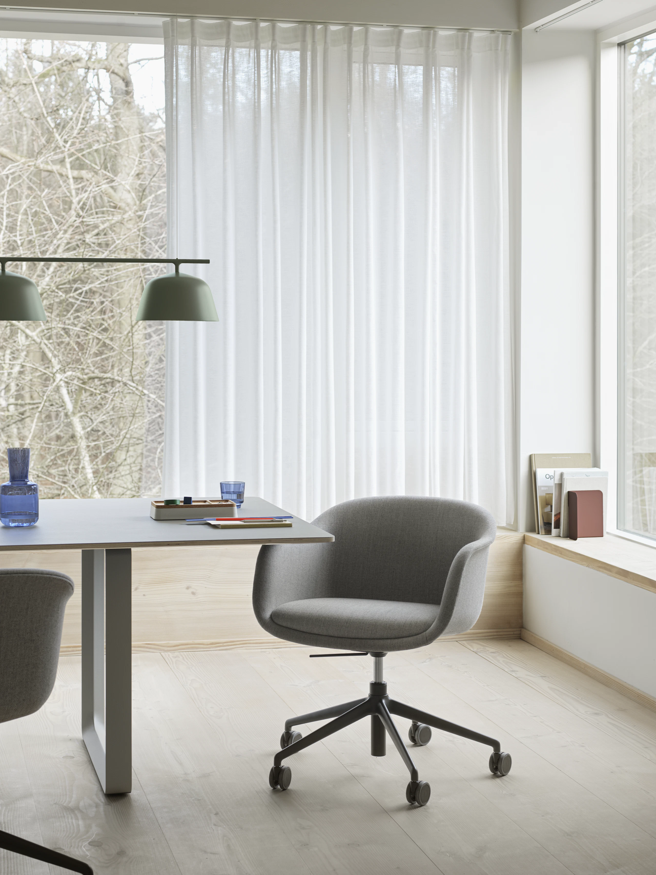 Fiber Conference Armchair - rewool 108 gas lift castors, 70/70 Table - grey, Ambit Rail Lamp - dusty green, Arrange Desktop