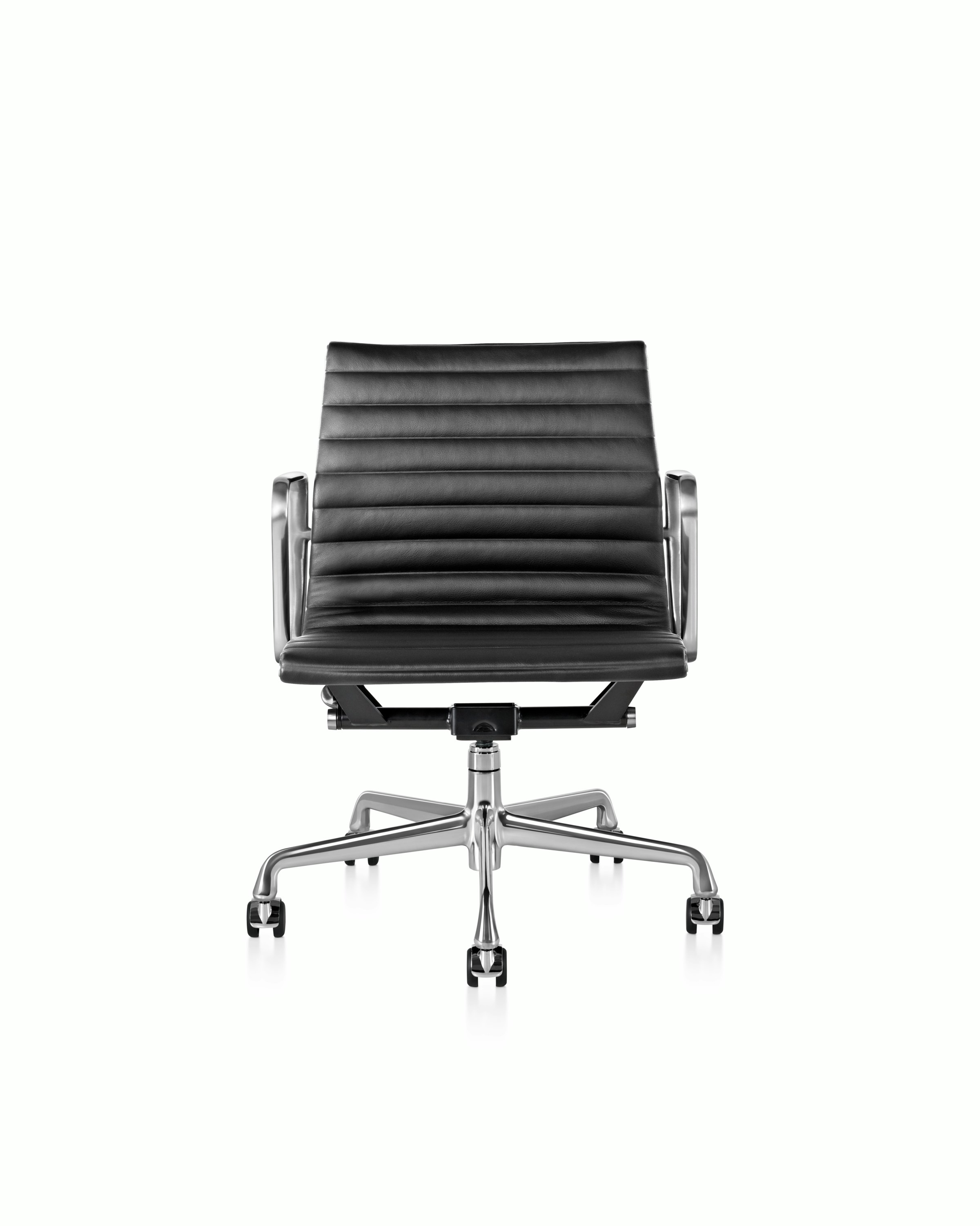 An Eames Aluminum Group Management Chair in Medly Pewter with a polished aluminum base.