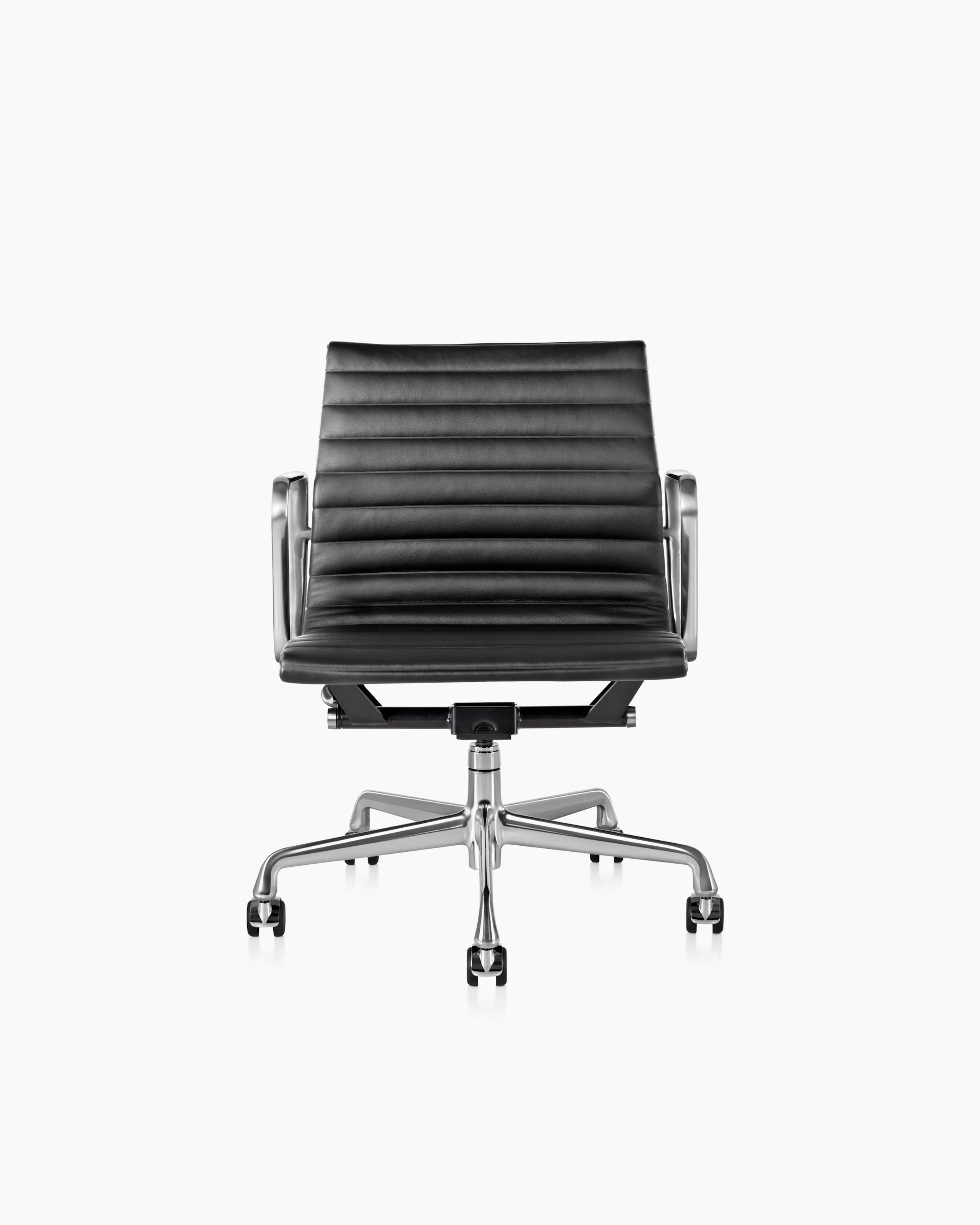 An Eames Aluminum Group Management Chair in Medly Pewter with a polished aluminum base.