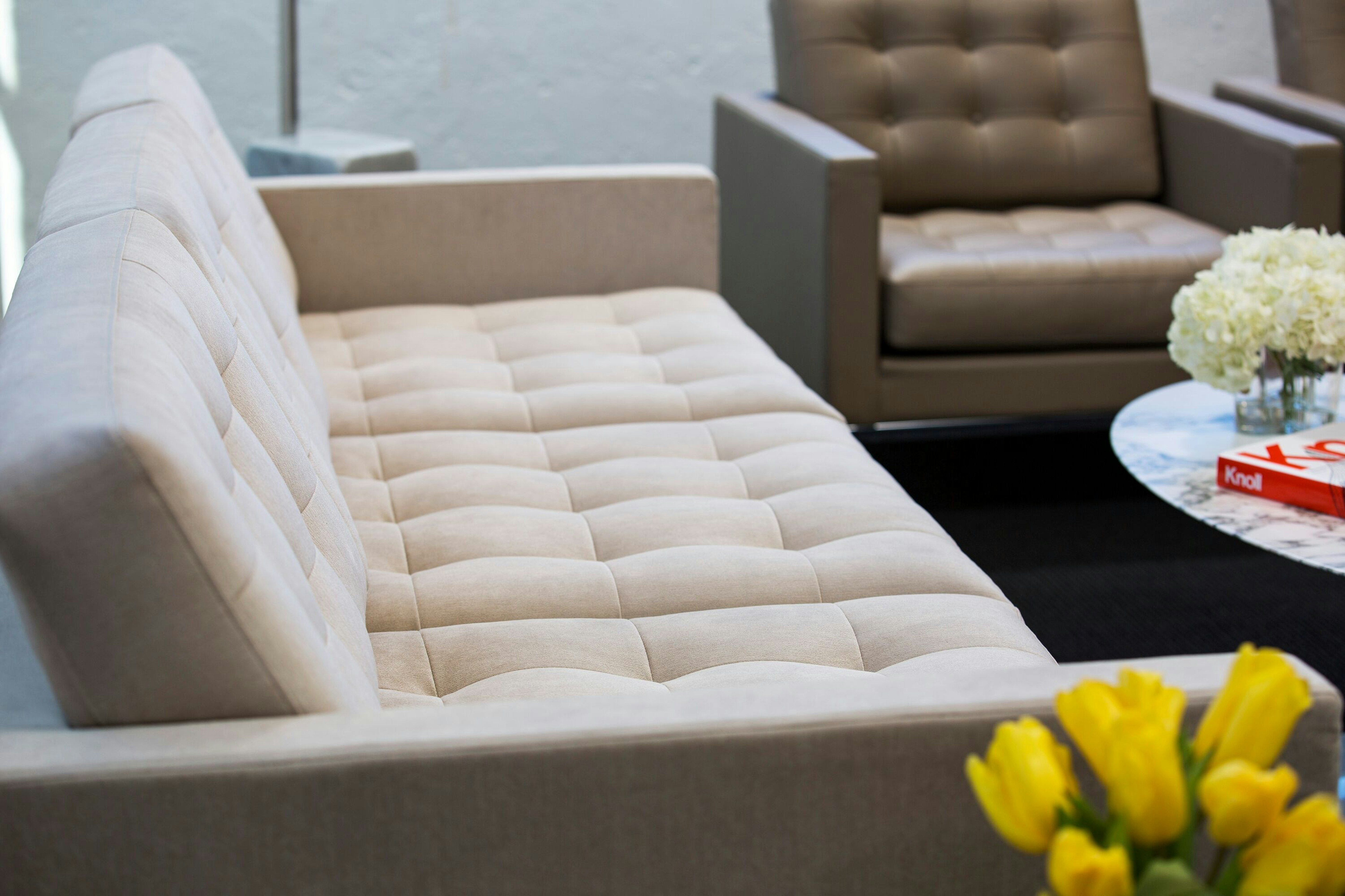 Florence Knoll™ Relaxed Lounge Chair Original Design Knoll