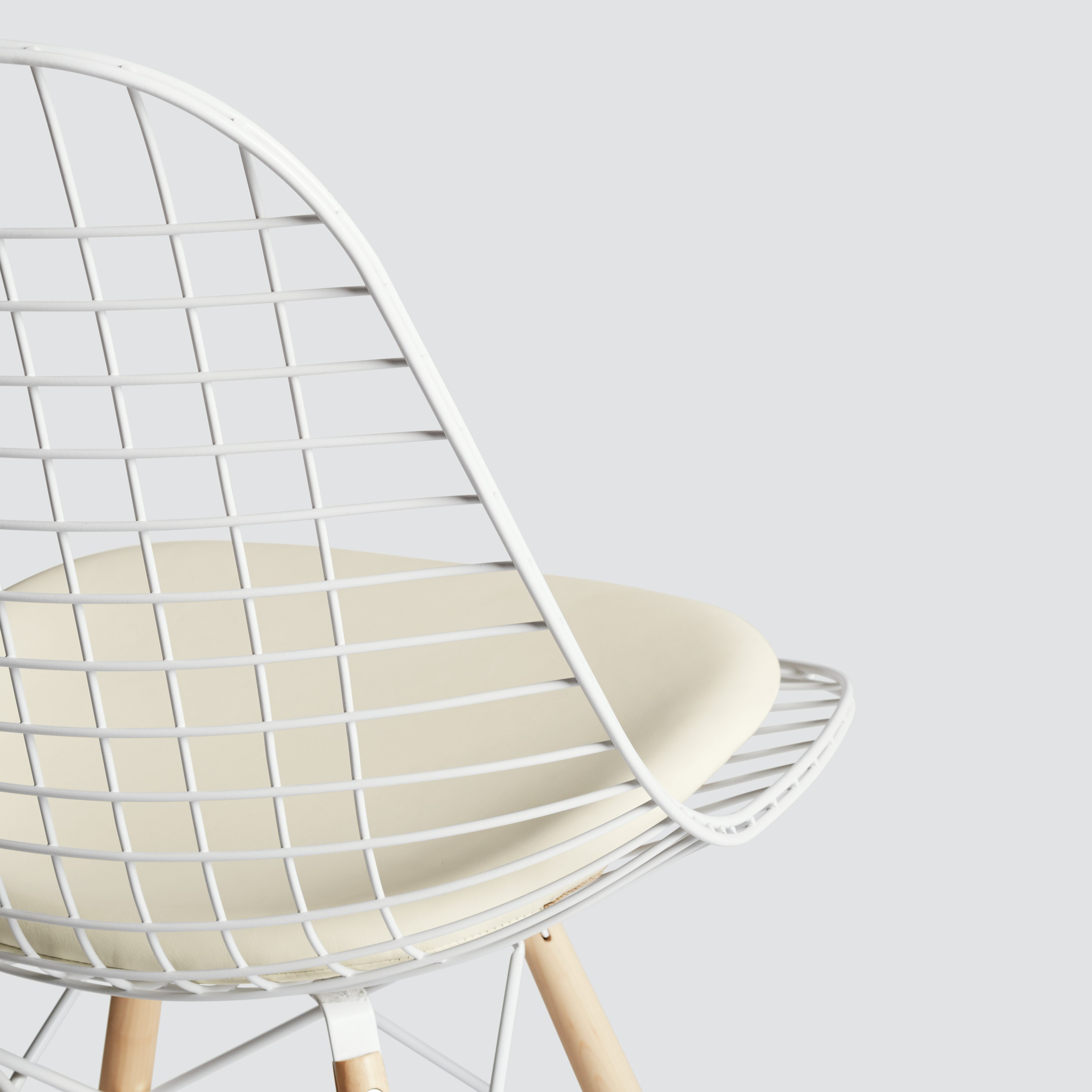 Eames Dowel-Leg Wire Chair with Seat Pad (DKW.5)