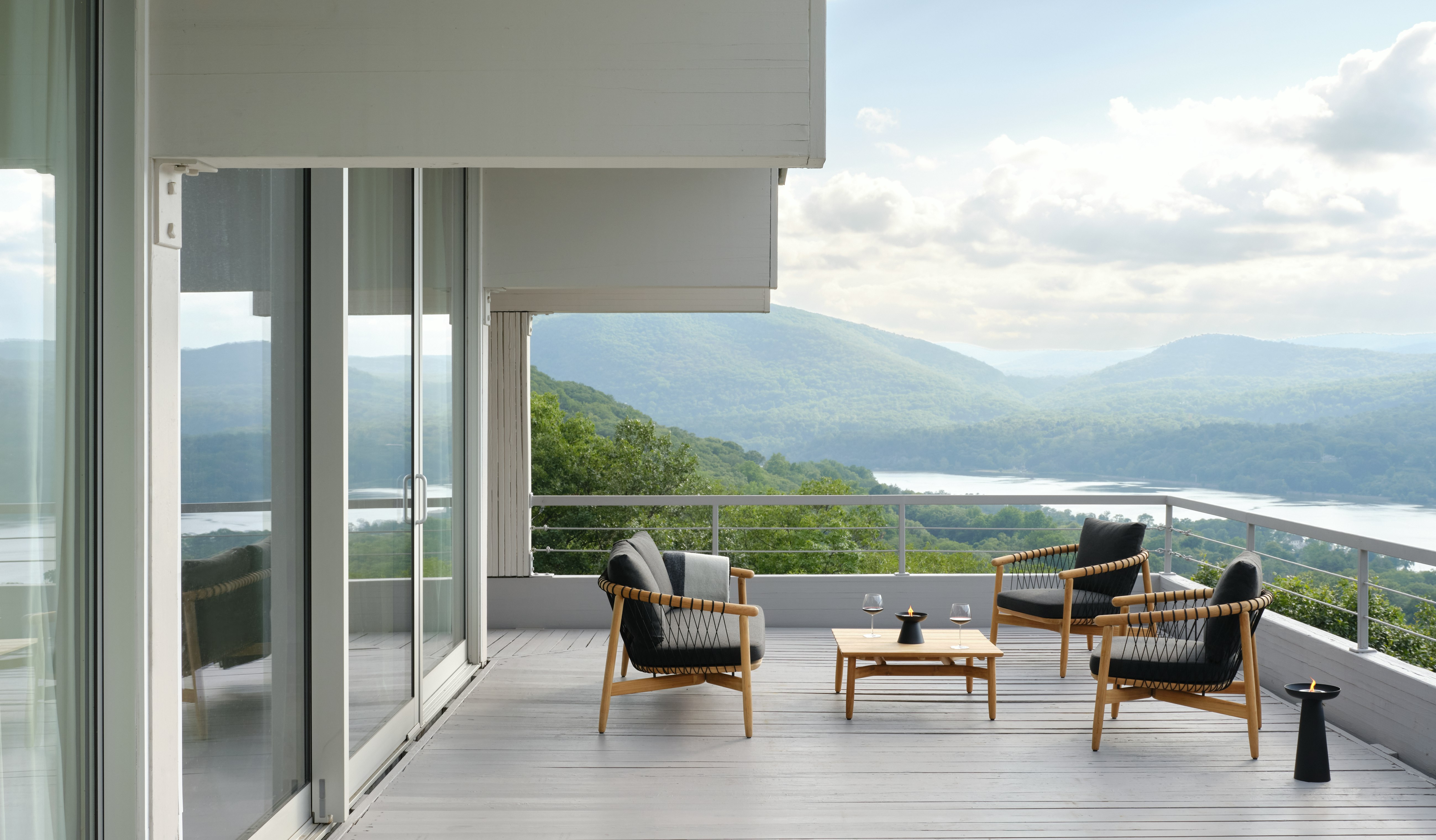 Crosshatch Outdoor Lounge Chair