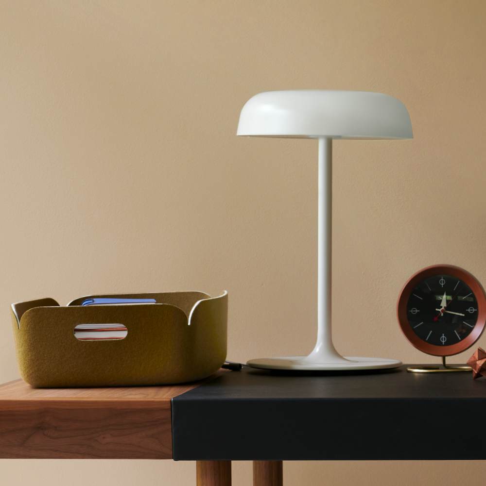 Eams Aluminum Group Chair in Checker with Ode Lamp