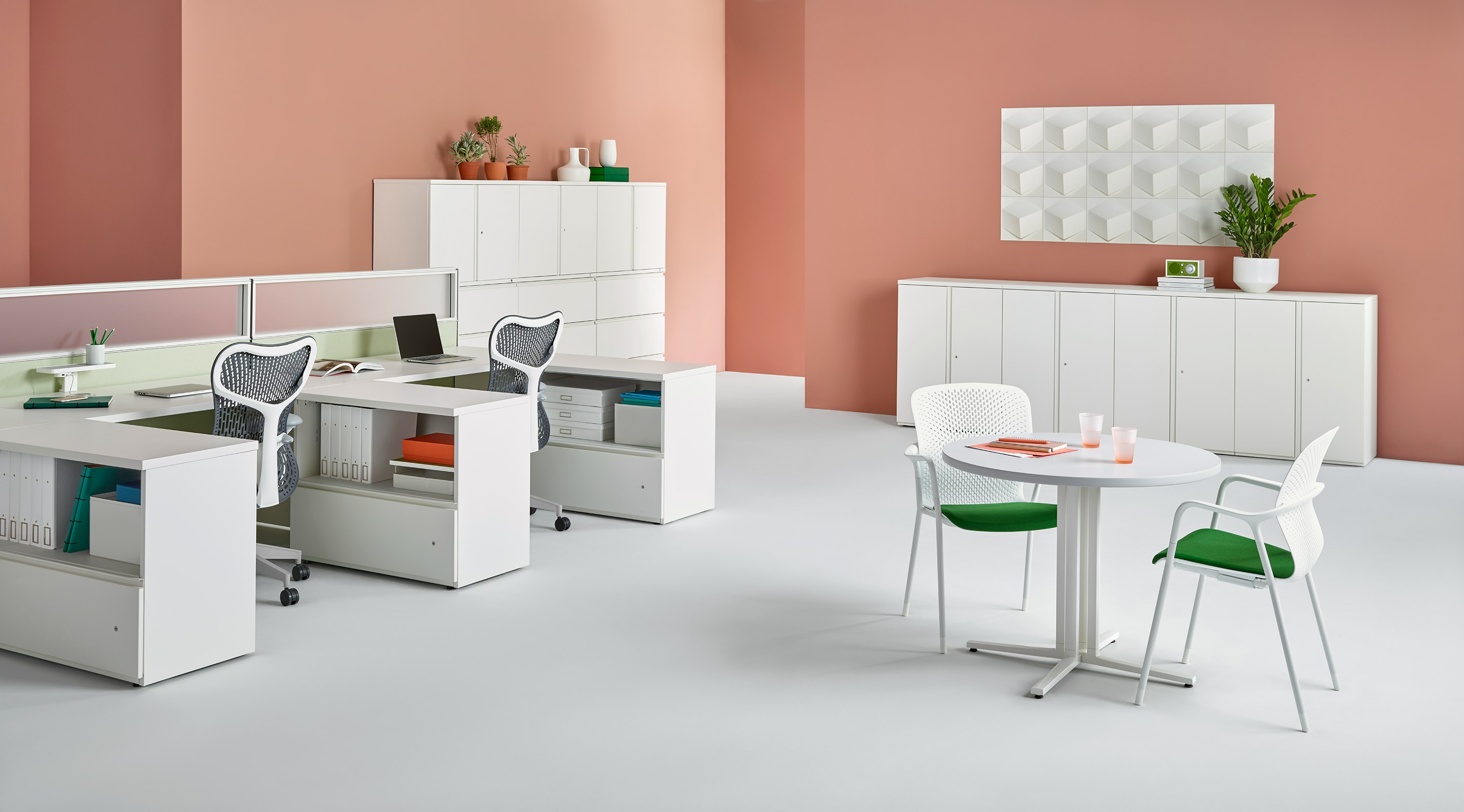 Tu Metal Storage with Canvas Wall