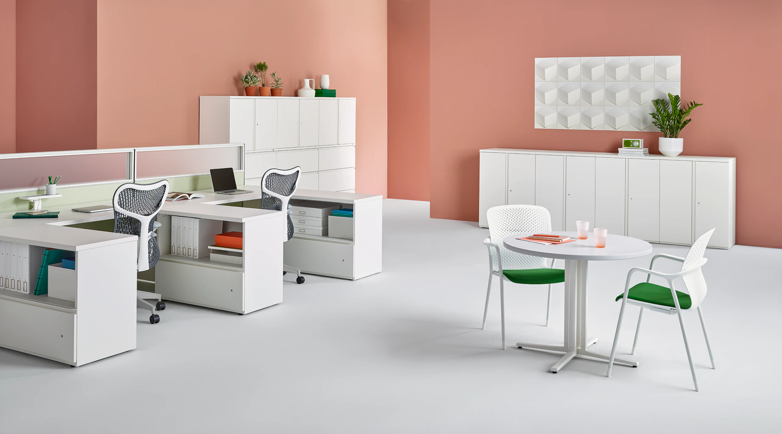 Tu Metal Storage with Canvas Wall