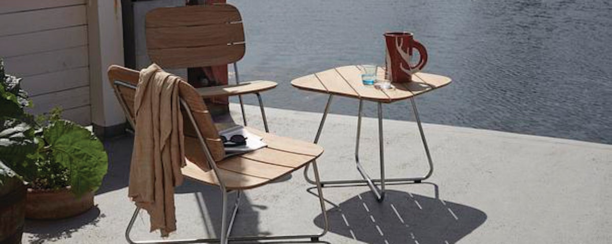 Lilium Lounge Table and Lilium Lounge Chairs in outdoor setting