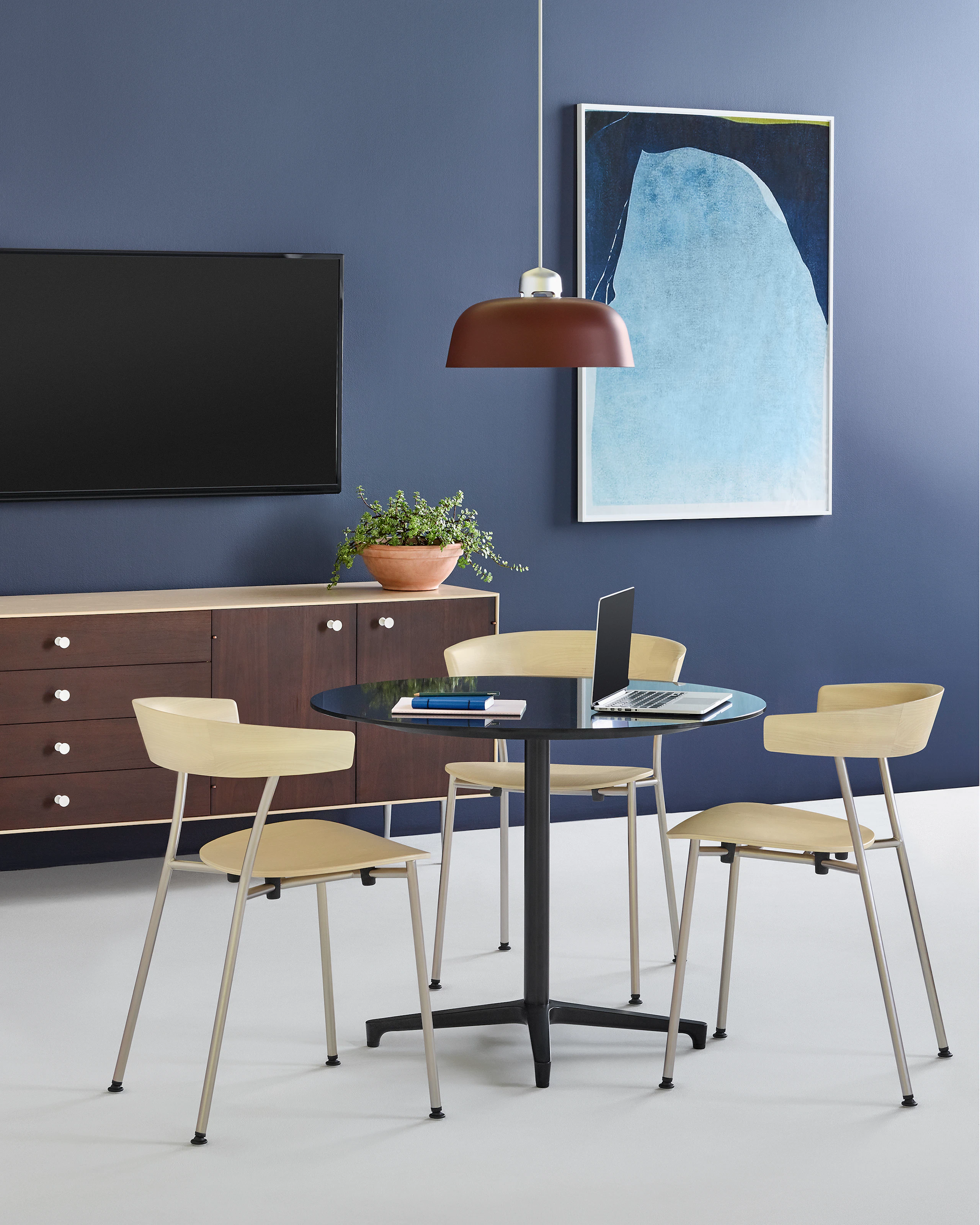 Leeway Chairs with Saiba Table