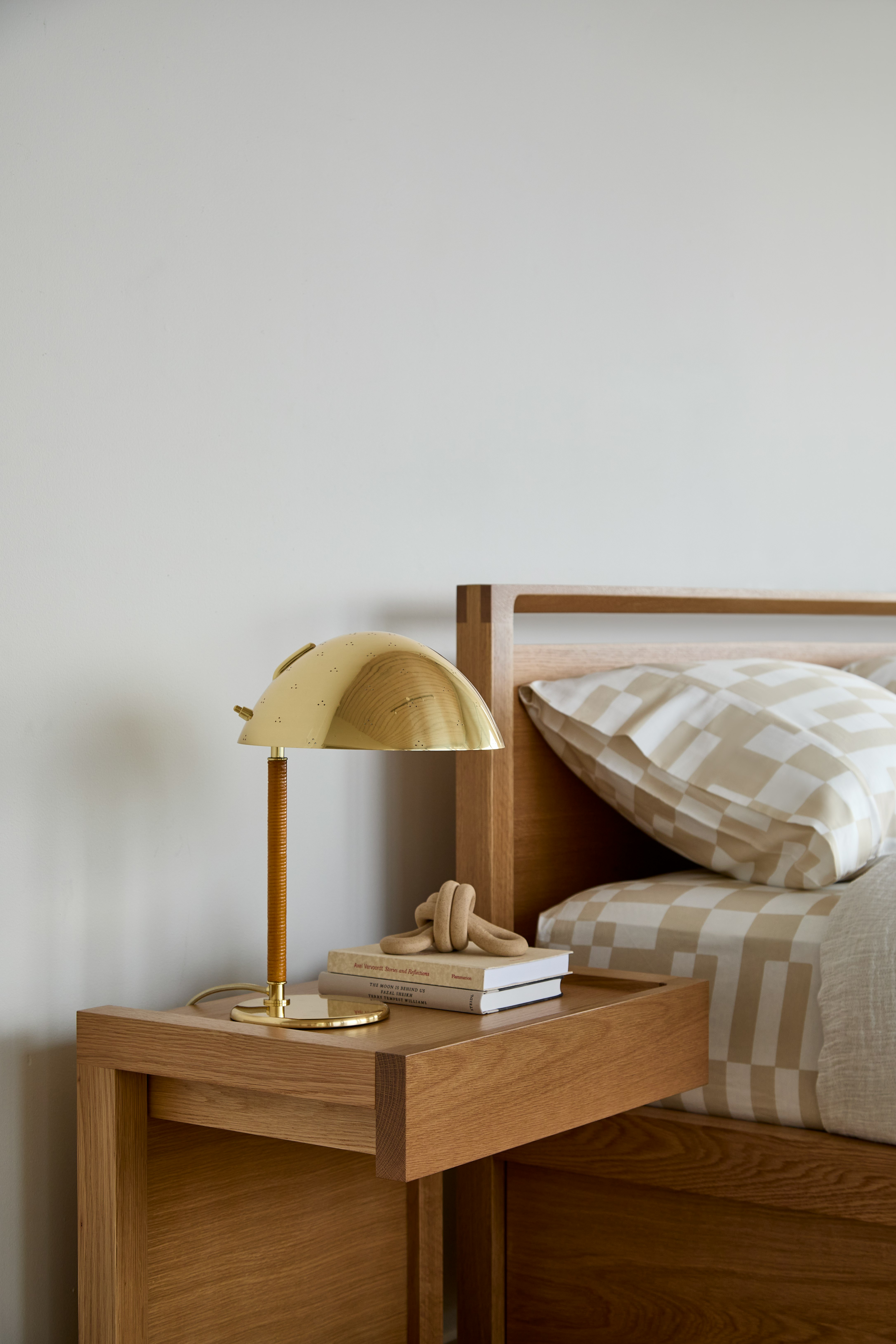 Matera Matera Bedside Table and 9209 Table Lamp
