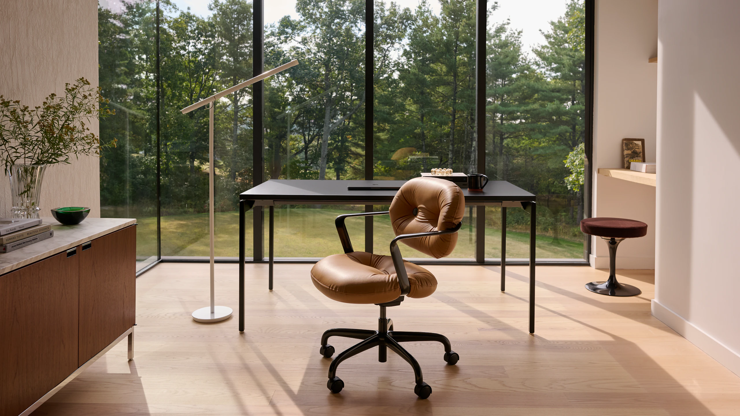 Morrison Hannah task chair in Hafnia leather with Antenna Desk